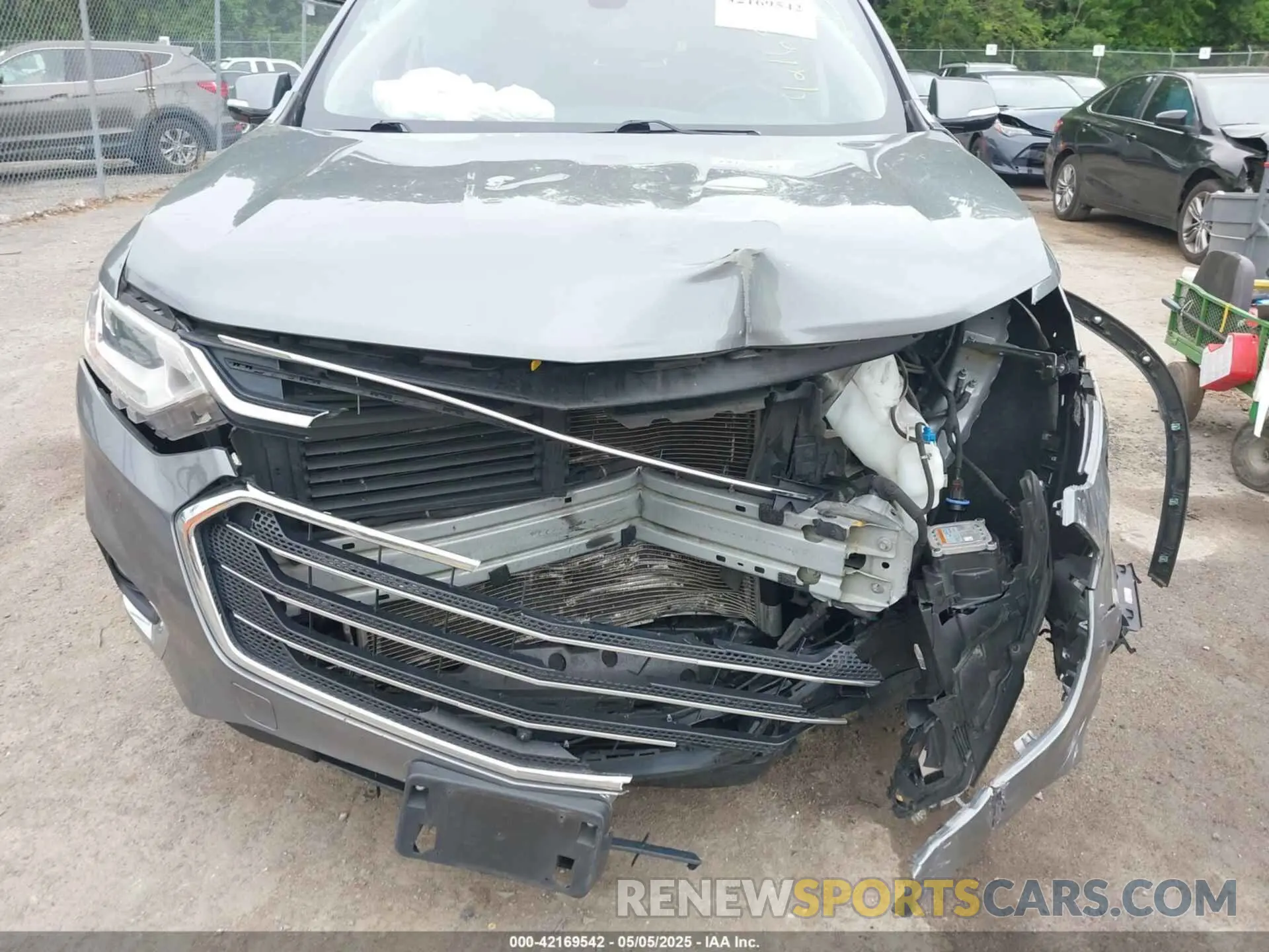 6 Photograph of a damaged car 1GNEVHKW2KJ141731 CHEVROLET TRAVERSE 2019
