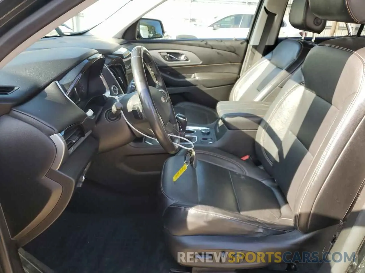 7 Photograph of a damaged car 1GNEVHKW2KJ170954 CHEVROLET TRAVERSE 2019