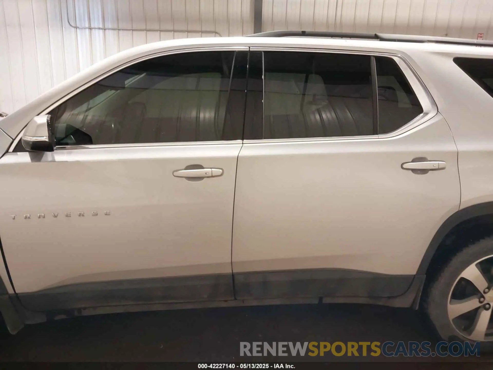 14 Photograph of a damaged car 1GNEVHKW2KJ172395 CHEVROLET TRAVERSE 2019
