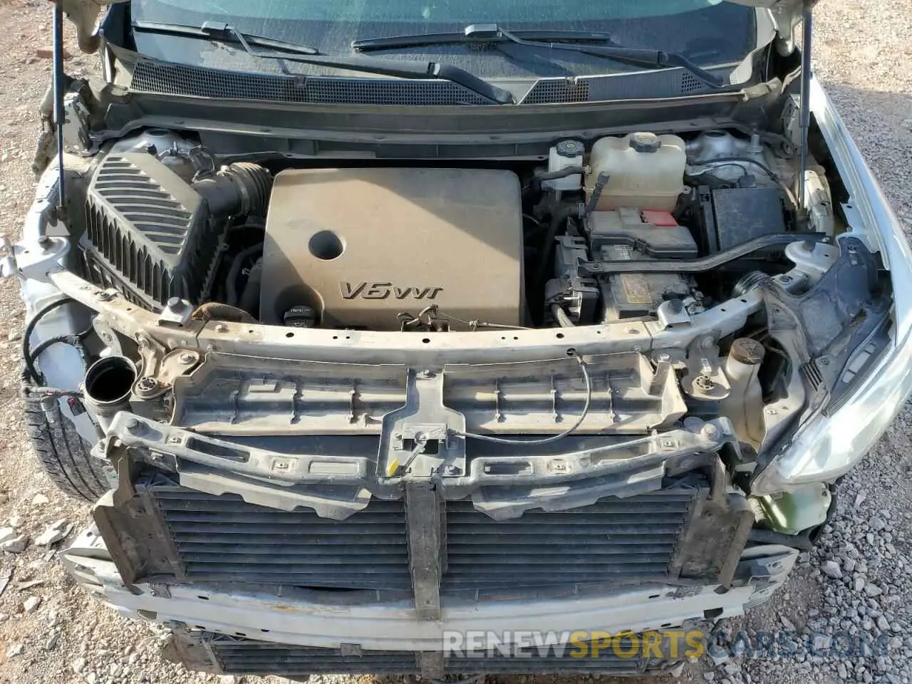 13 Photograph of a damaged car 1GNEVHKW2KJ189004 CHEVROLET TRAVERSE 2019
