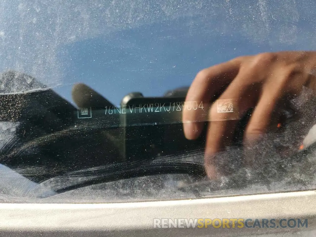 16 Photograph of a damaged car 1GNEVHKW2KJ189004 CHEVROLET TRAVERSE 2019