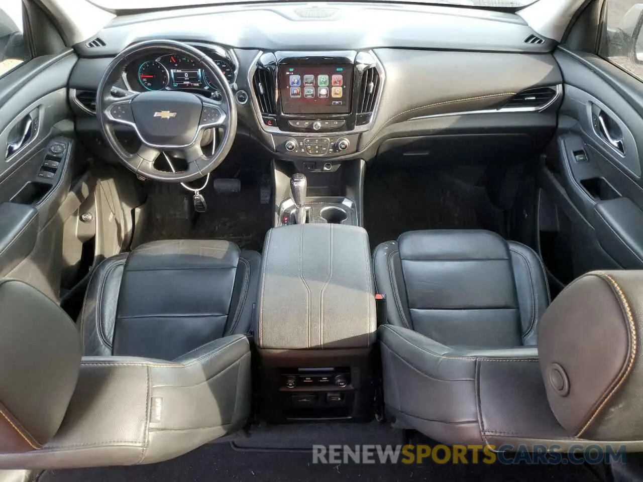 8 Photograph of a damaged car 1GNEVHKW2KJ189004 CHEVROLET TRAVERSE 2019