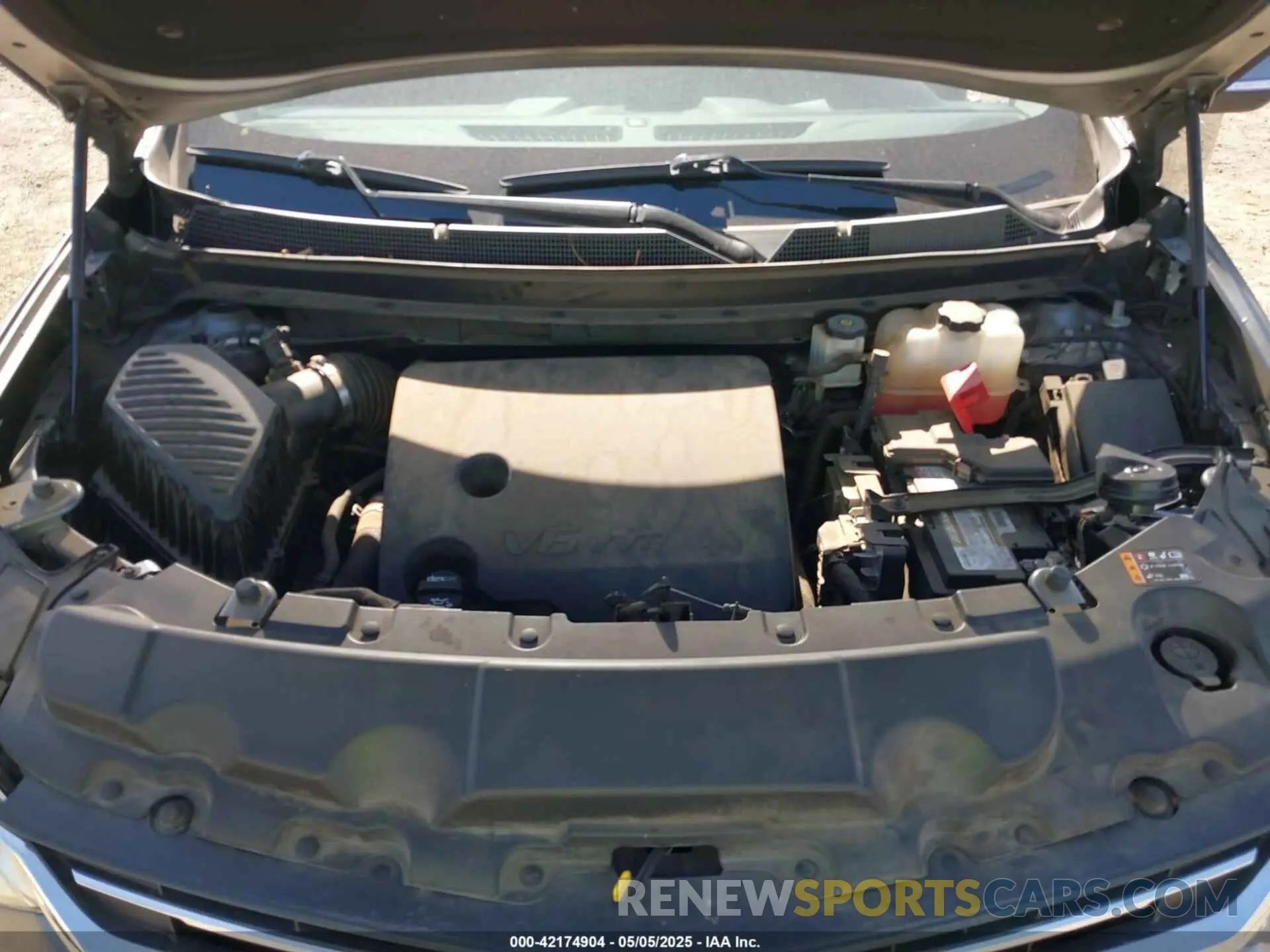 10 Photograph of a damaged car 1GNEVHKW2KJ193540 CHEVROLET TRAVERSE 2019
