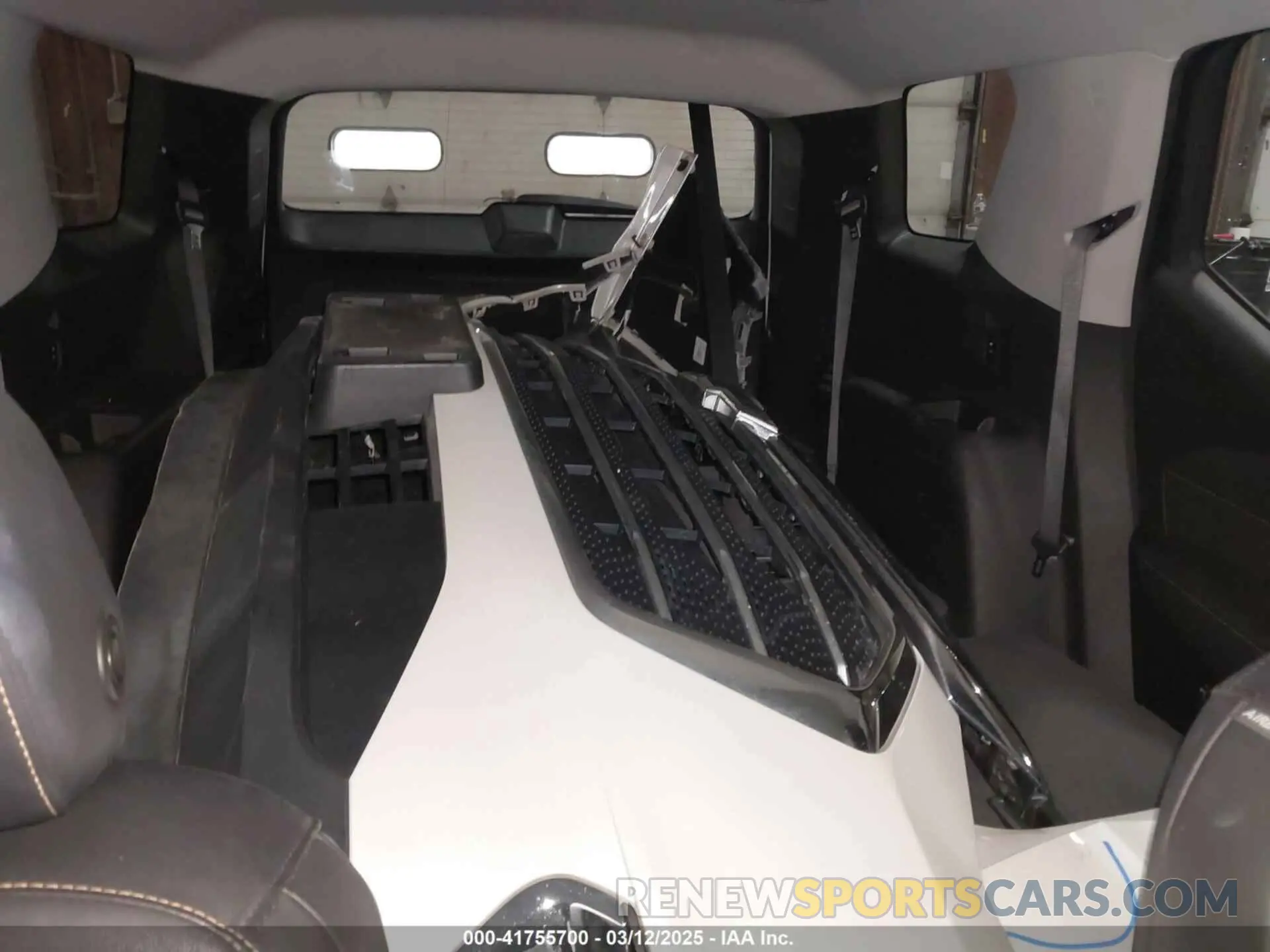 12 Photograph of a damaged car 1GNEVHKW2KJ223099 CHEVROLET TRAVERSE 2019