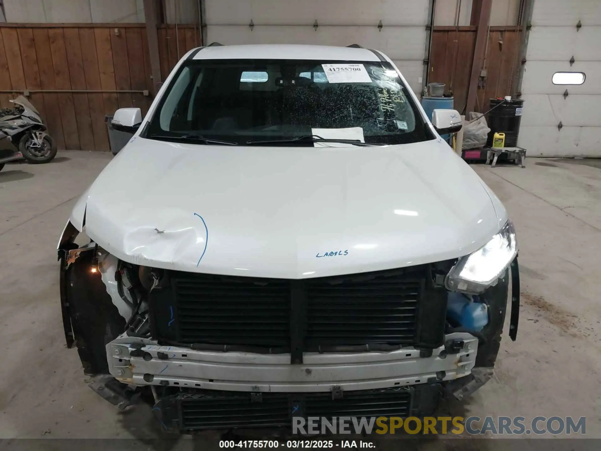 13 Photograph of a damaged car 1GNEVHKW2KJ223099 CHEVROLET TRAVERSE 2019