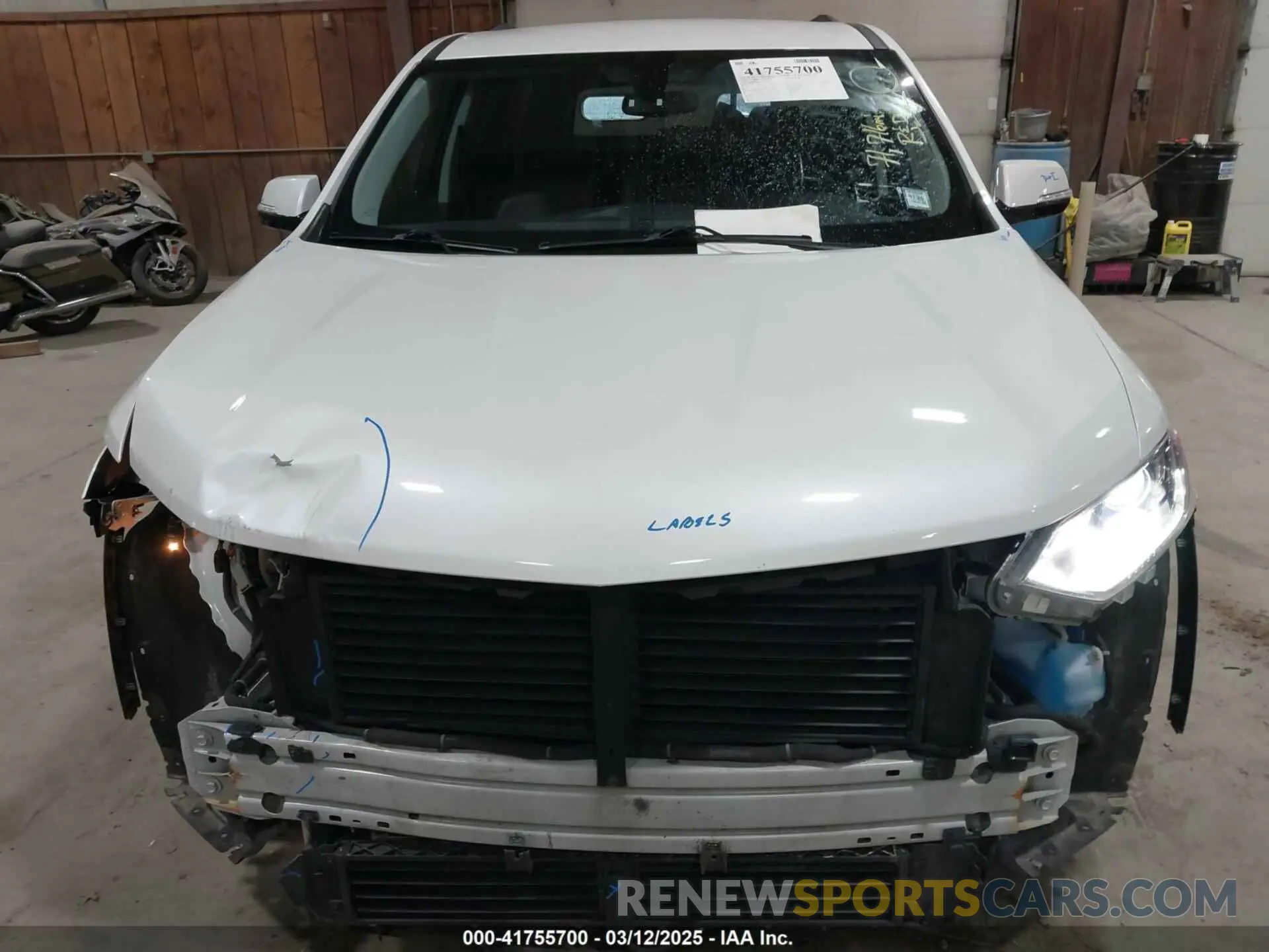 19 Photograph of a damaged car 1GNEVHKW2KJ223099 CHEVROLET TRAVERSE 2019