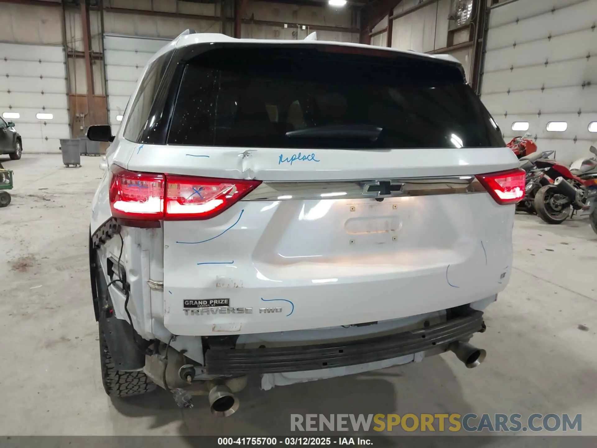21 Photograph of a damaged car 1GNEVHKW2KJ223099 CHEVROLET TRAVERSE 2019