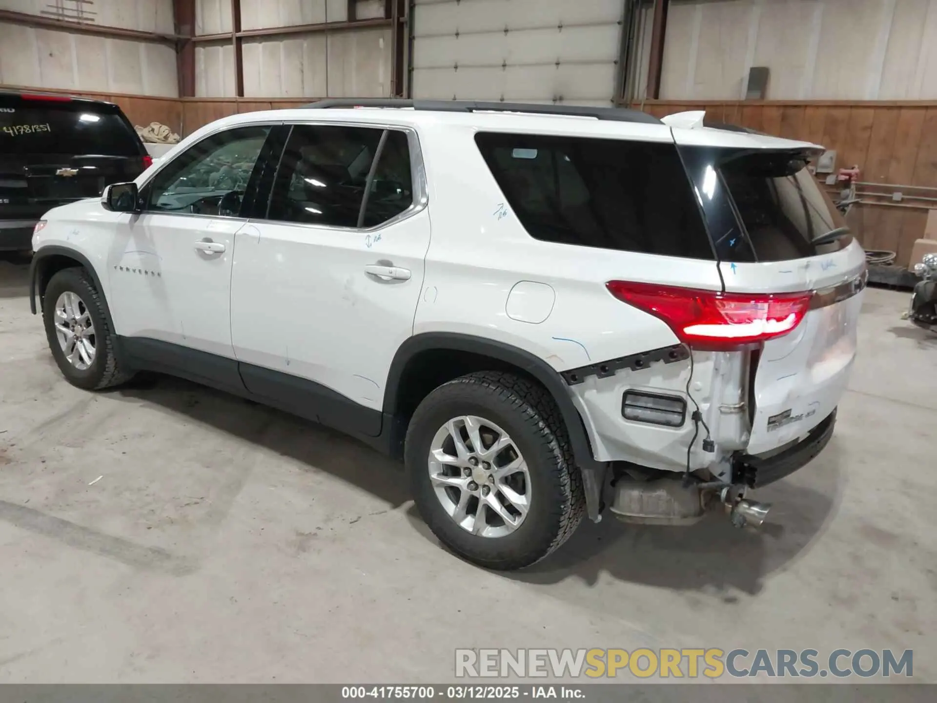 3 Photograph of a damaged car 1GNEVHKW2KJ223099 CHEVROLET TRAVERSE 2019
