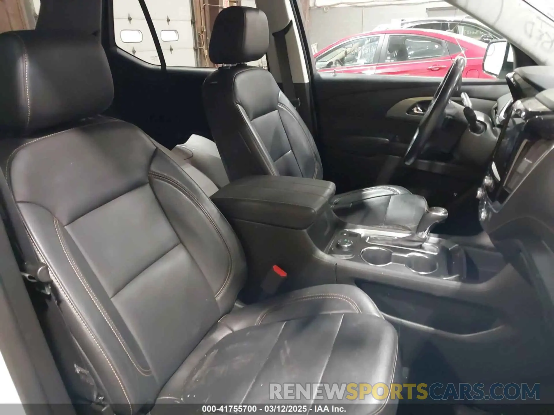 8 Photograph of a damaged car 1GNEVHKW2KJ223099 CHEVROLET TRAVERSE 2019