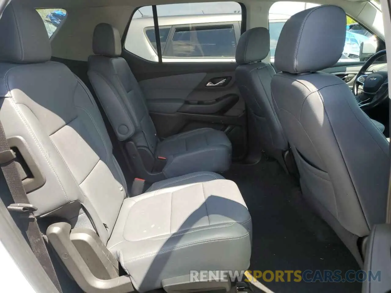 11 Photograph of a damaged car 1GNEVHKW2KJ287725 CHEVROLET TRAVERSE 2019