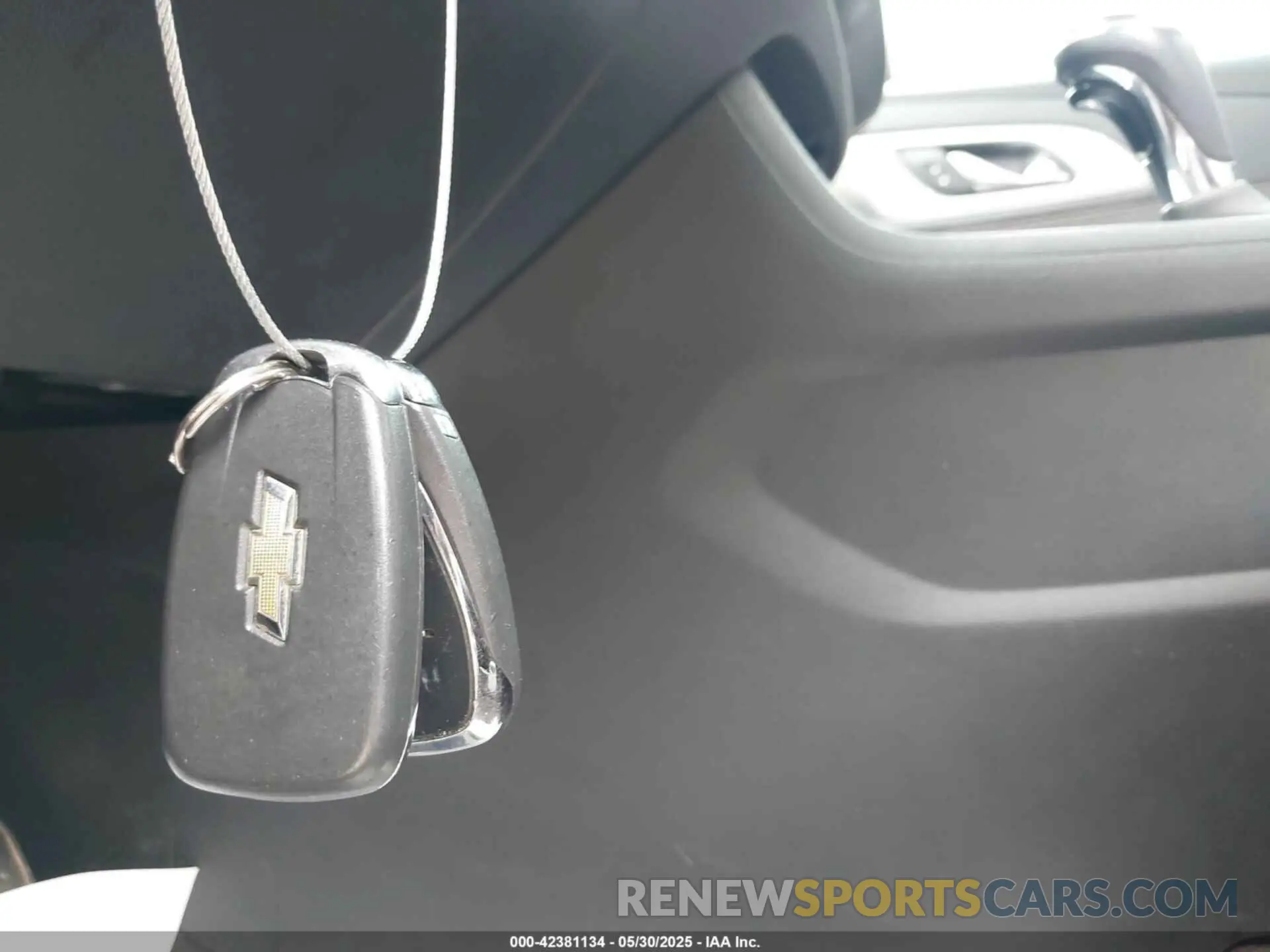 11 Photograph of a damaged car 1GNEVHKW2KJ296439 CHEVROLET TRAVERSE 2019