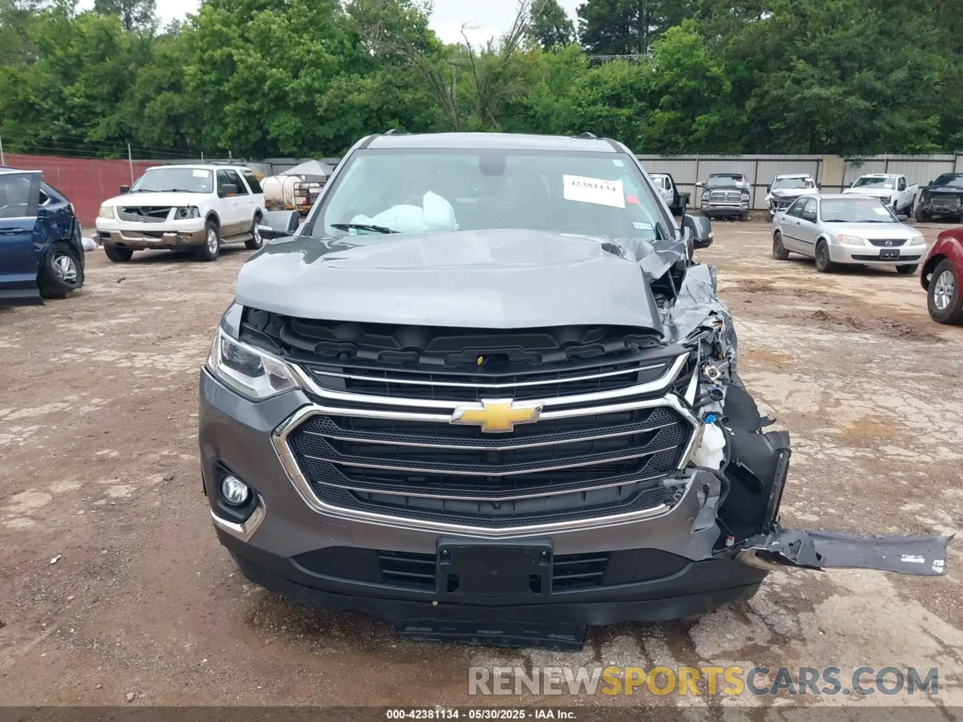 12 Photograph of a damaged car 1GNEVHKW2KJ296439 CHEVROLET TRAVERSE 2019