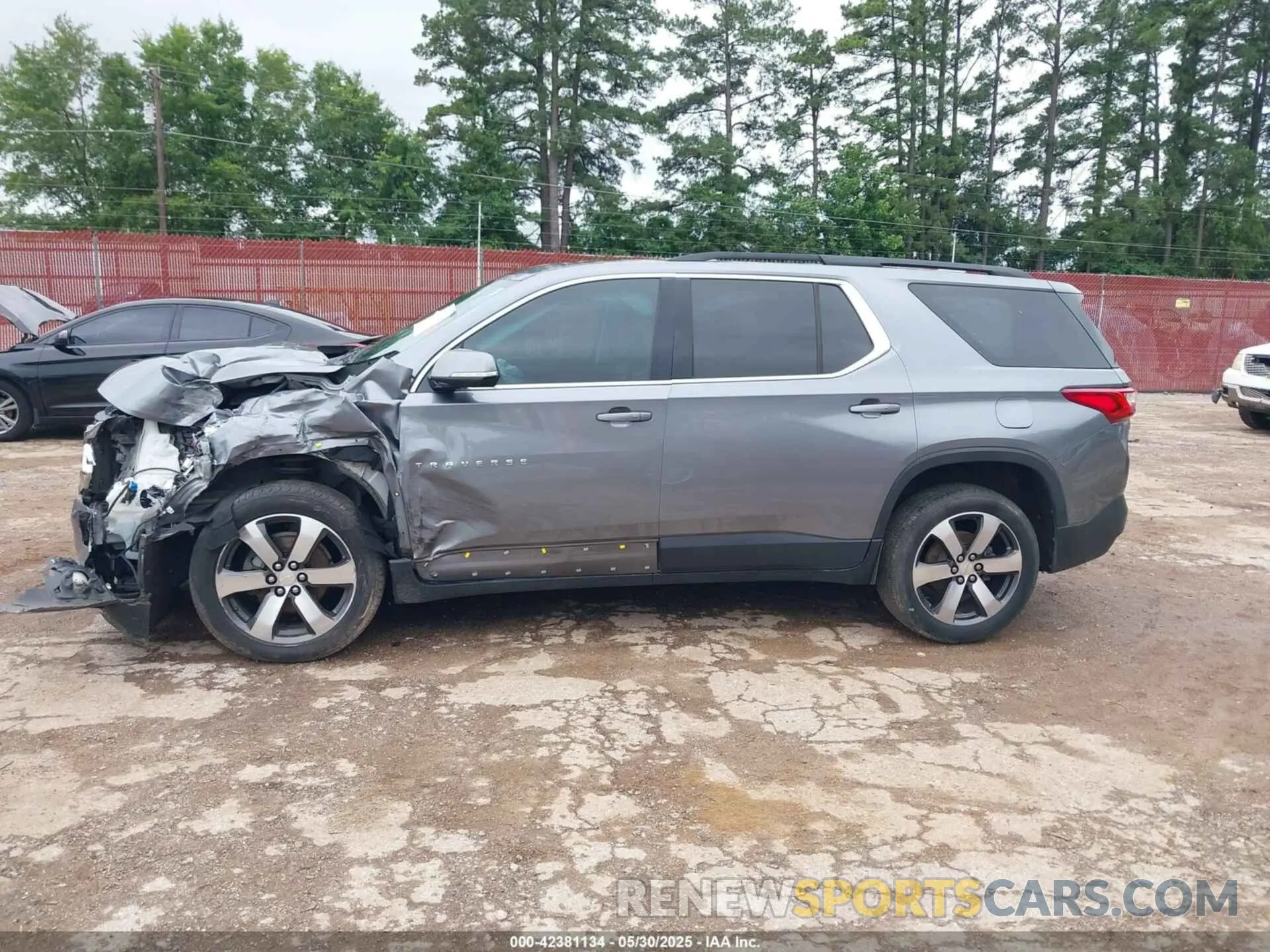 14 Photograph of a damaged car 1GNEVHKW2KJ296439 CHEVROLET TRAVERSE 2019