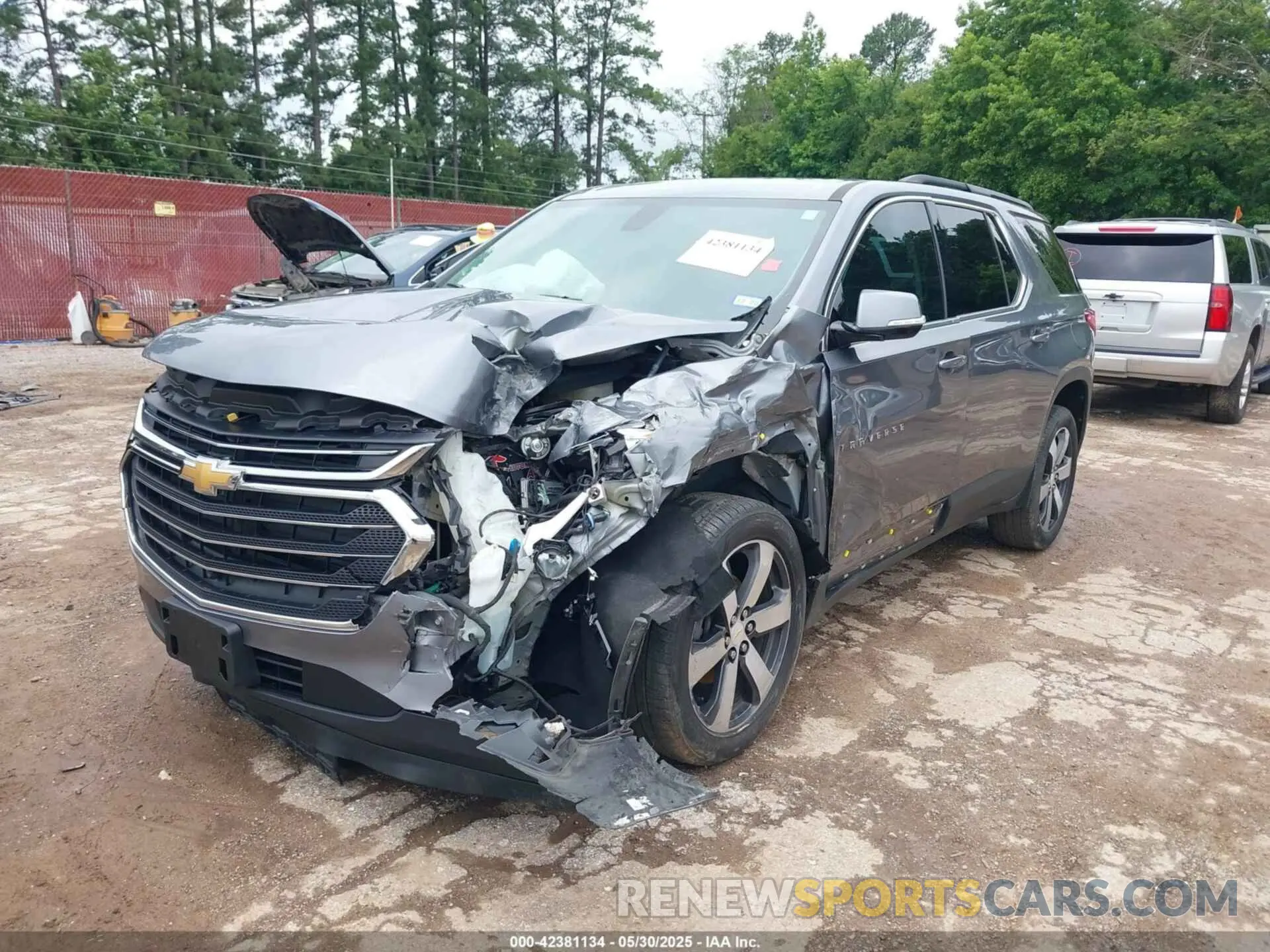 2 Photograph of a damaged car 1GNEVHKW2KJ296439 CHEVROLET TRAVERSE 2019