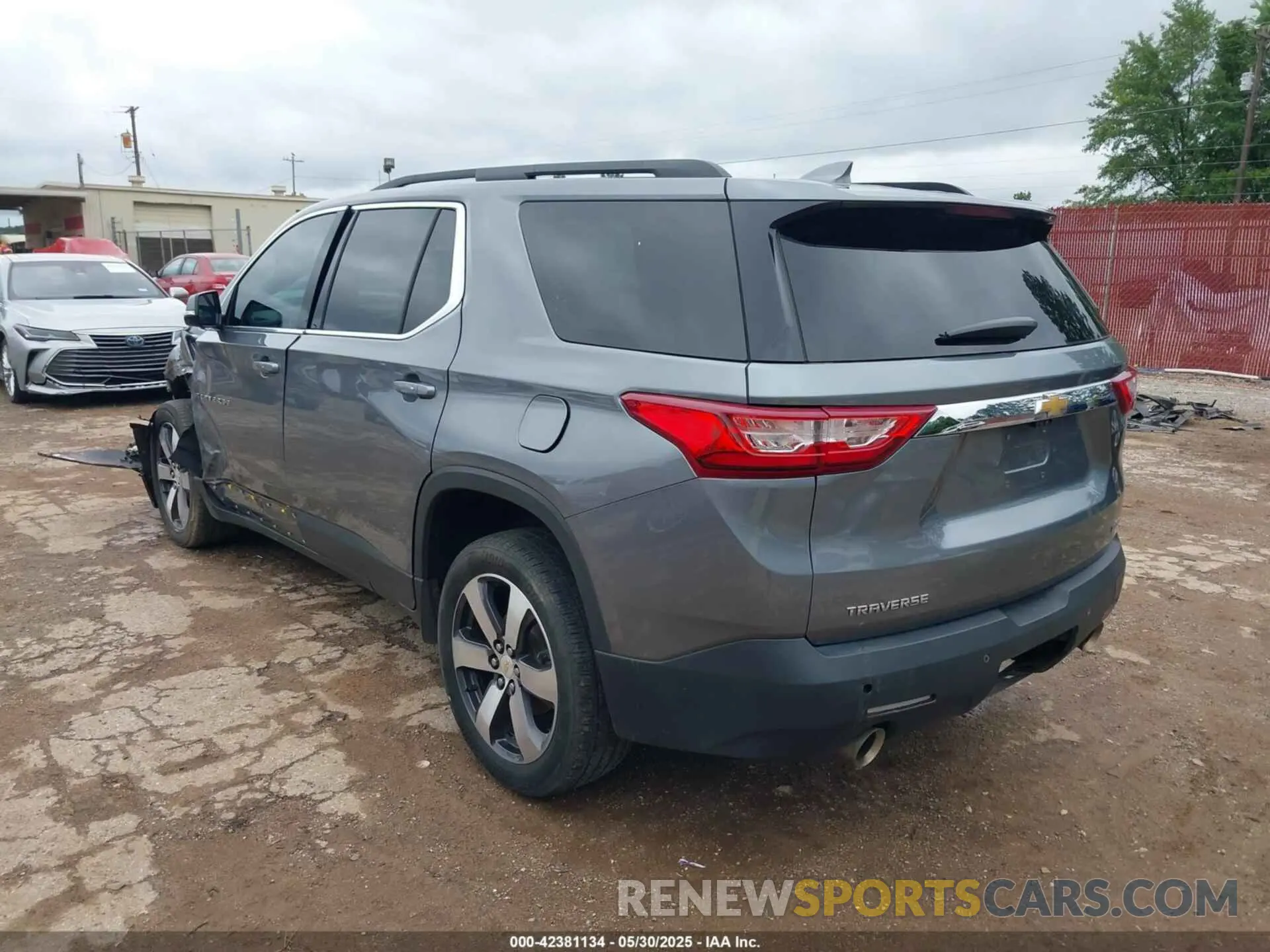 3 Photograph of a damaged car 1GNEVHKW2KJ296439 CHEVROLET TRAVERSE 2019