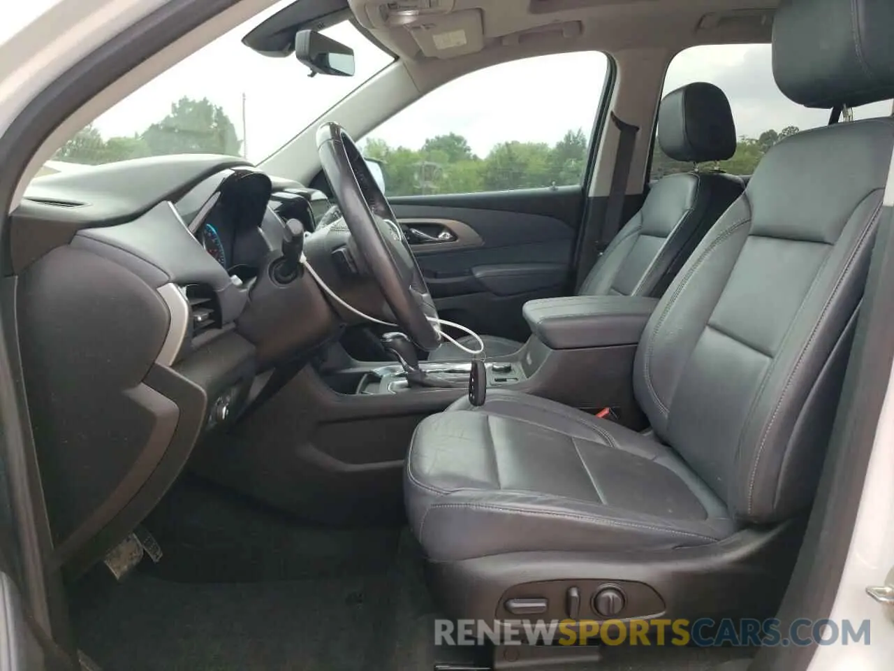 7 Photograph of a damaged car 1GNEVHKW3KJ118412 CHEVROLET TRAVERSE 2019