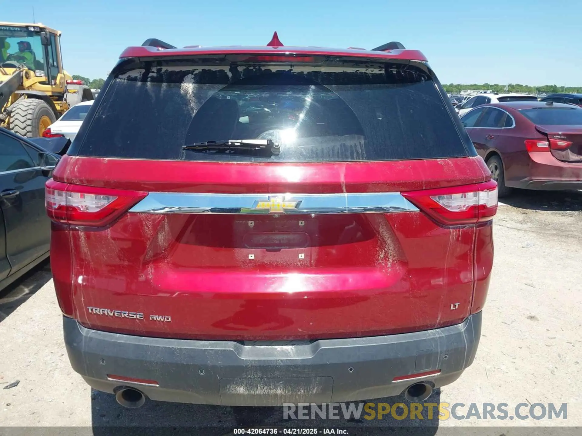 16 Photograph of a damaged car 1GNEVHKW3KJ159672 CHEVROLET TRAVERSE 2019