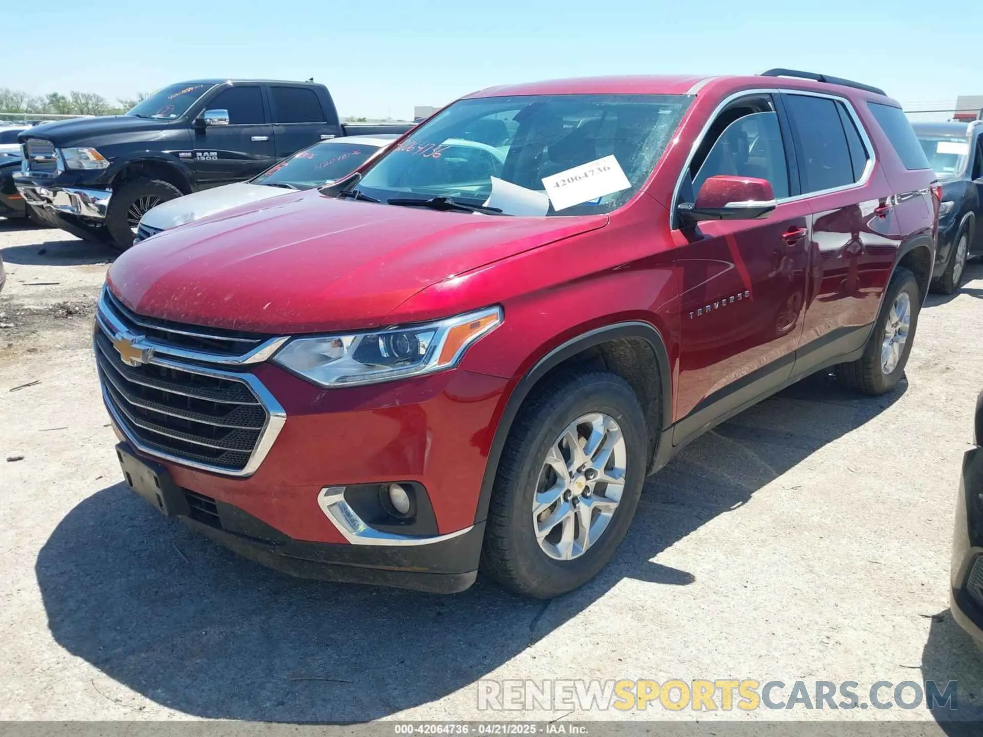 2 Photograph of a damaged car 1GNEVHKW3KJ159672 CHEVROLET TRAVERSE 2019