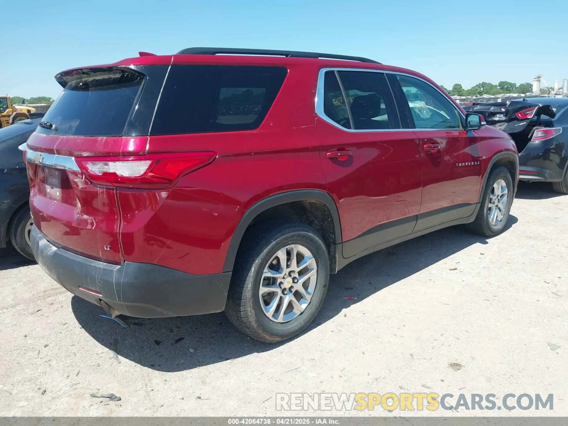 4 Photograph of a damaged car 1GNEVHKW3KJ159672 CHEVROLET TRAVERSE 2019