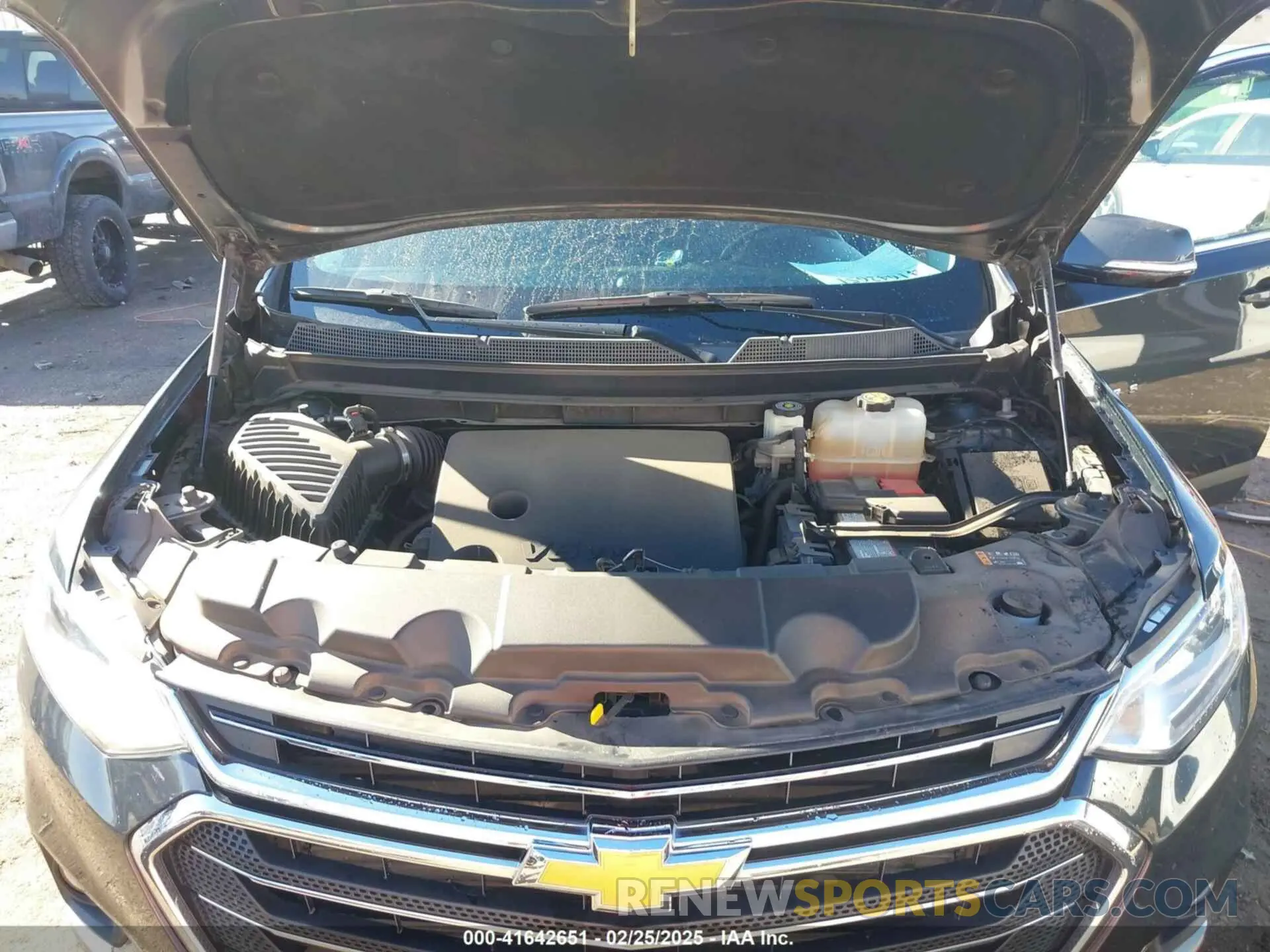 10 Photograph of a damaged car 1GNEVHKW3KJ185754 CHEVROLET TRAVERSE 2019