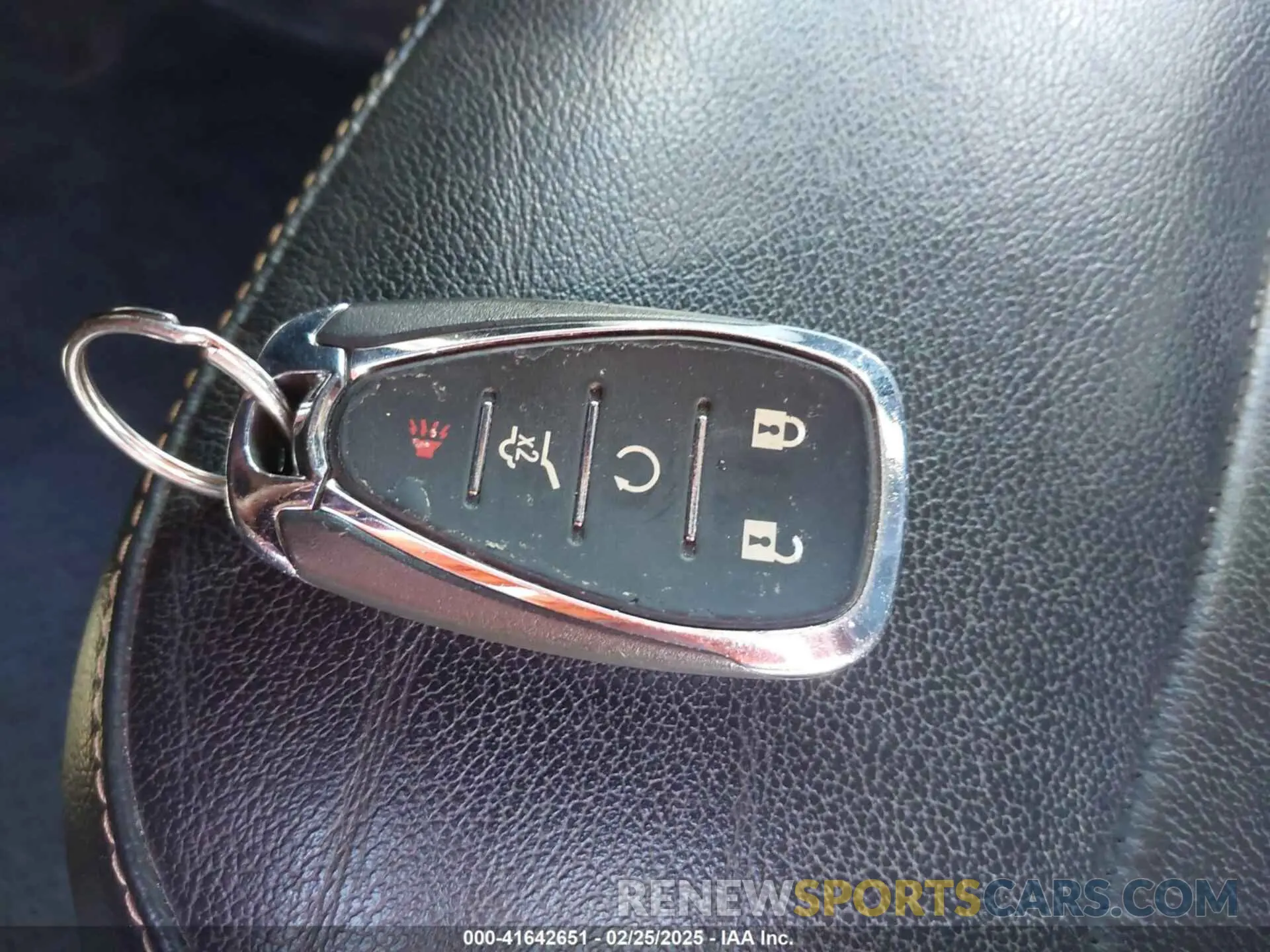 11 Photograph of a damaged car 1GNEVHKW3KJ185754 CHEVROLET TRAVERSE 2019