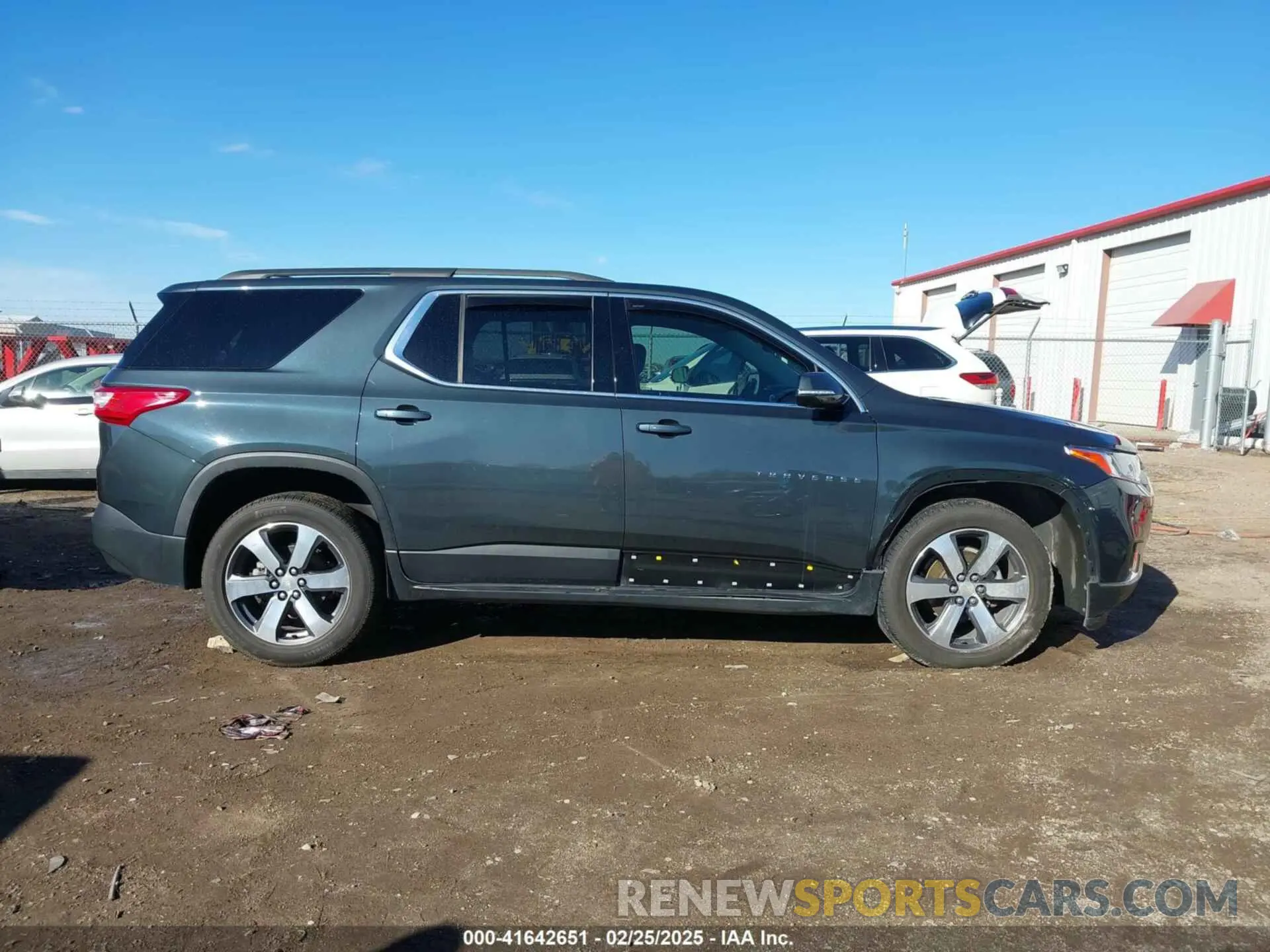 14 Photograph of a damaged car 1GNEVHKW3KJ185754 CHEVROLET TRAVERSE 2019