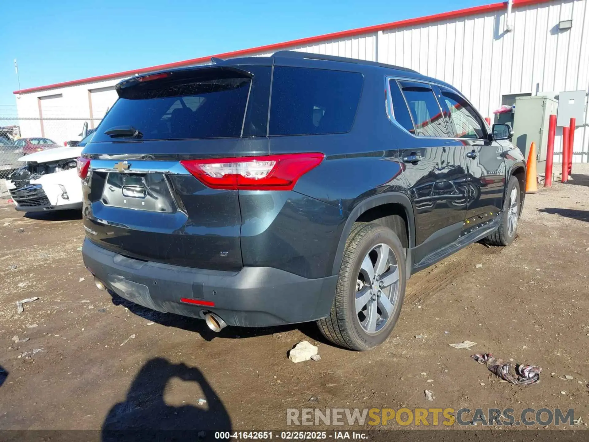 4 Photograph of a damaged car 1GNEVHKW3KJ185754 CHEVROLET TRAVERSE 2019