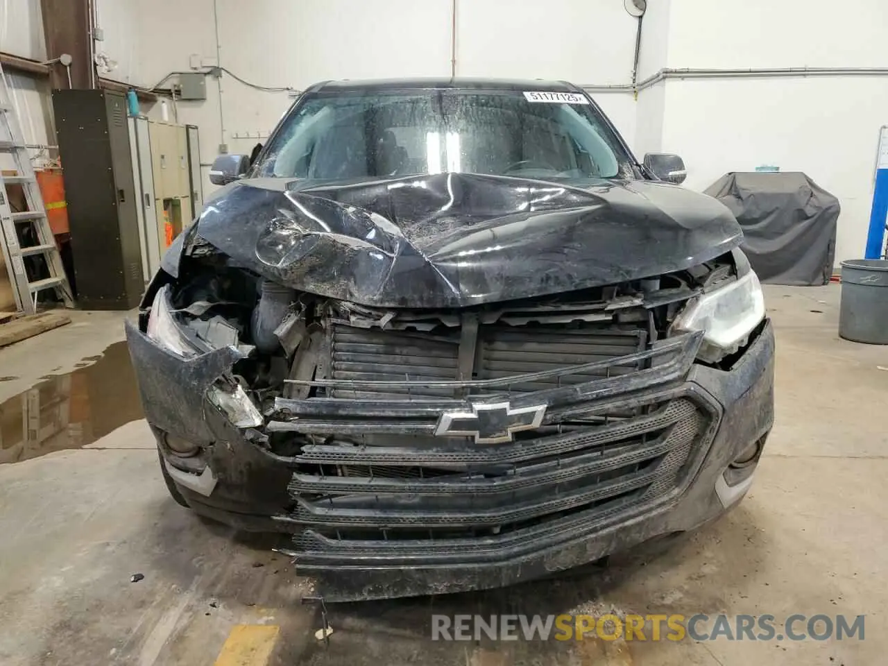 5 Photograph of a damaged car 1GNEVHKW3KJ306153 CHEVROLET TRAVERSE 2019