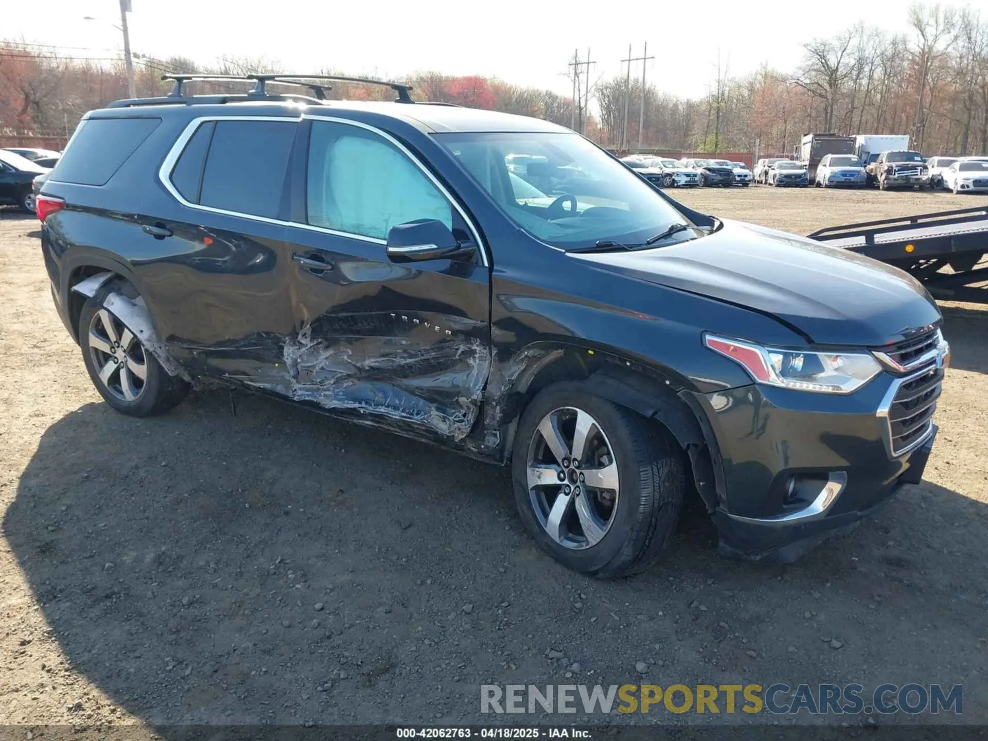 1 Photograph of a damaged car 1GNEVHKW4KJ138829 CHEVROLET TRAVERSE 2019