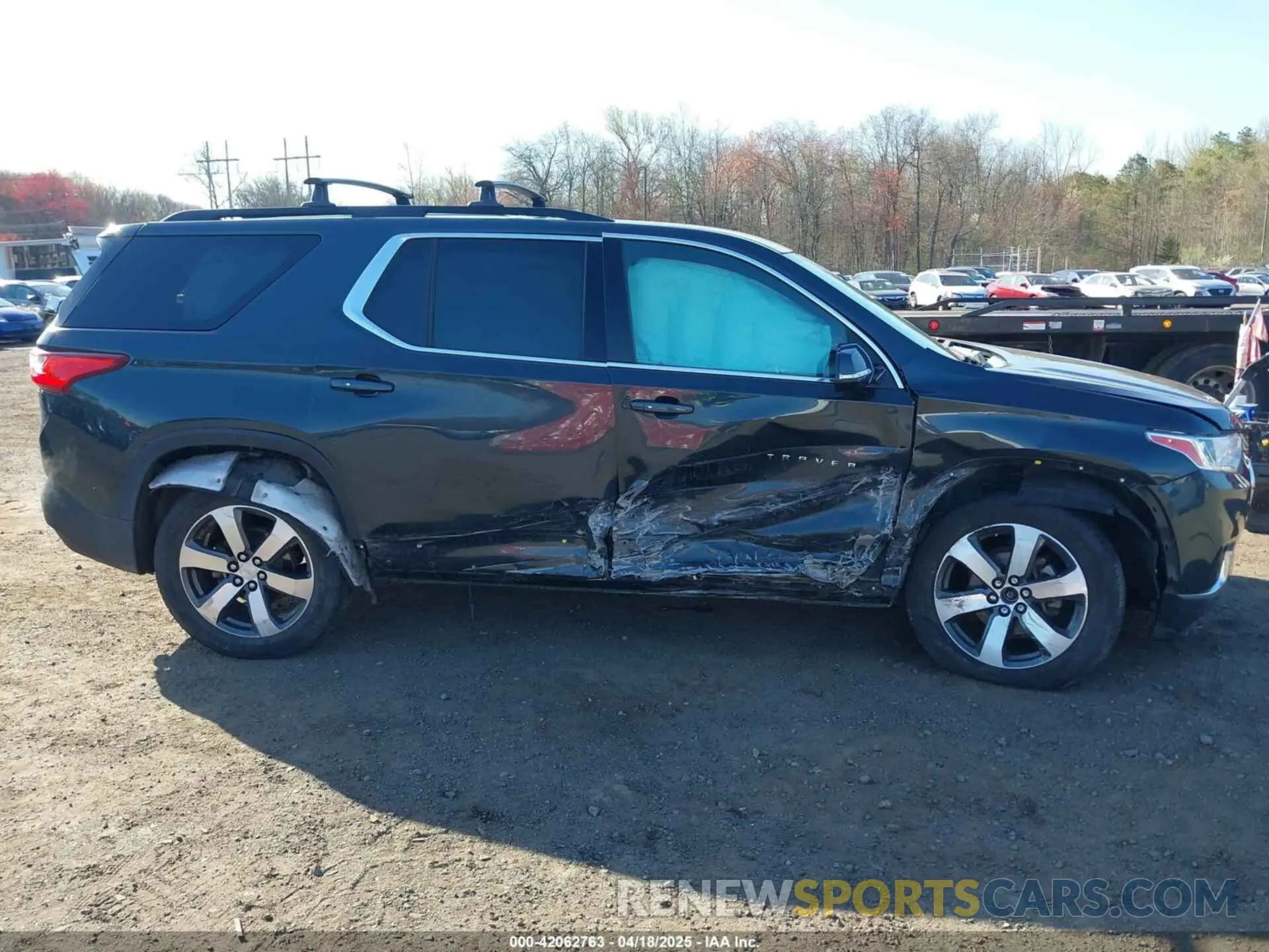 13 Photograph of a damaged car 1GNEVHKW4KJ138829 CHEVROLET TRAVERSE 2019