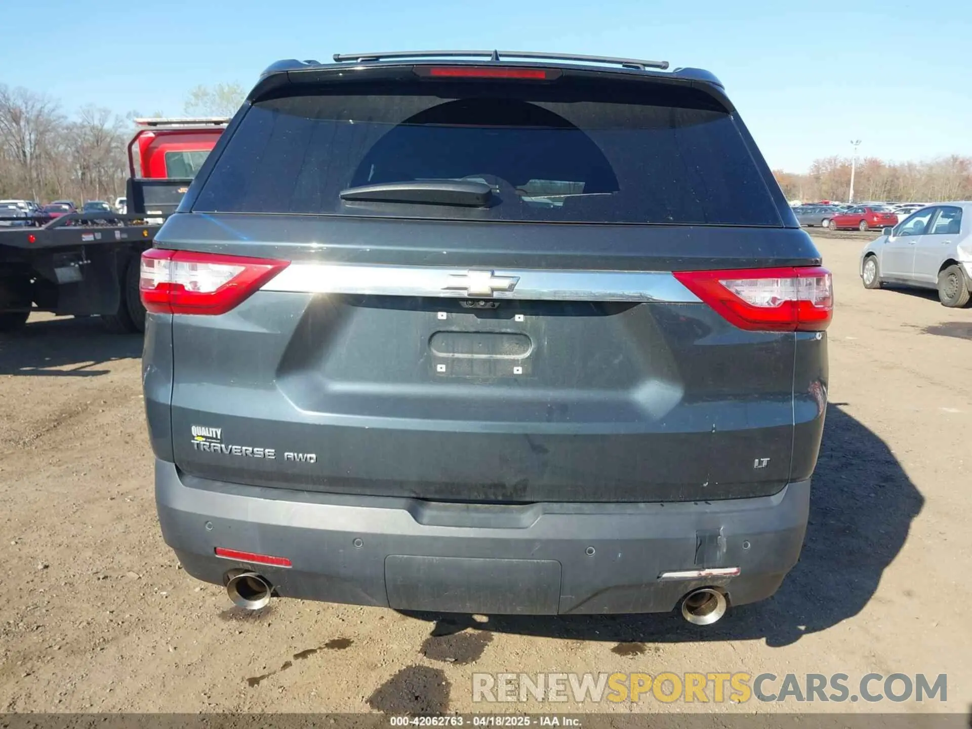 16 Photograph of a damaged car 1GNEVHKW4KJ138829 CHEVROLET TRAVERSE 2019