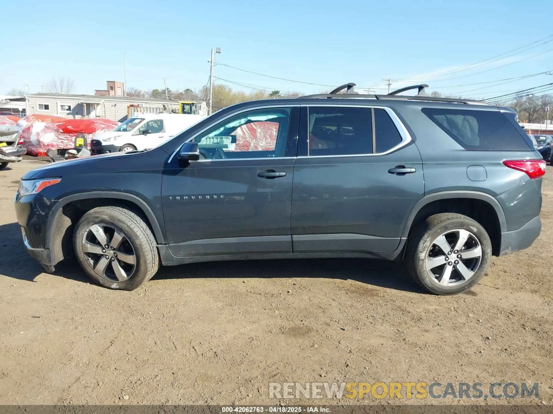 18 Photograph of a damaged car 1GNEVHKW4KJ138829 CHEVROLET TRAVERSE 2019