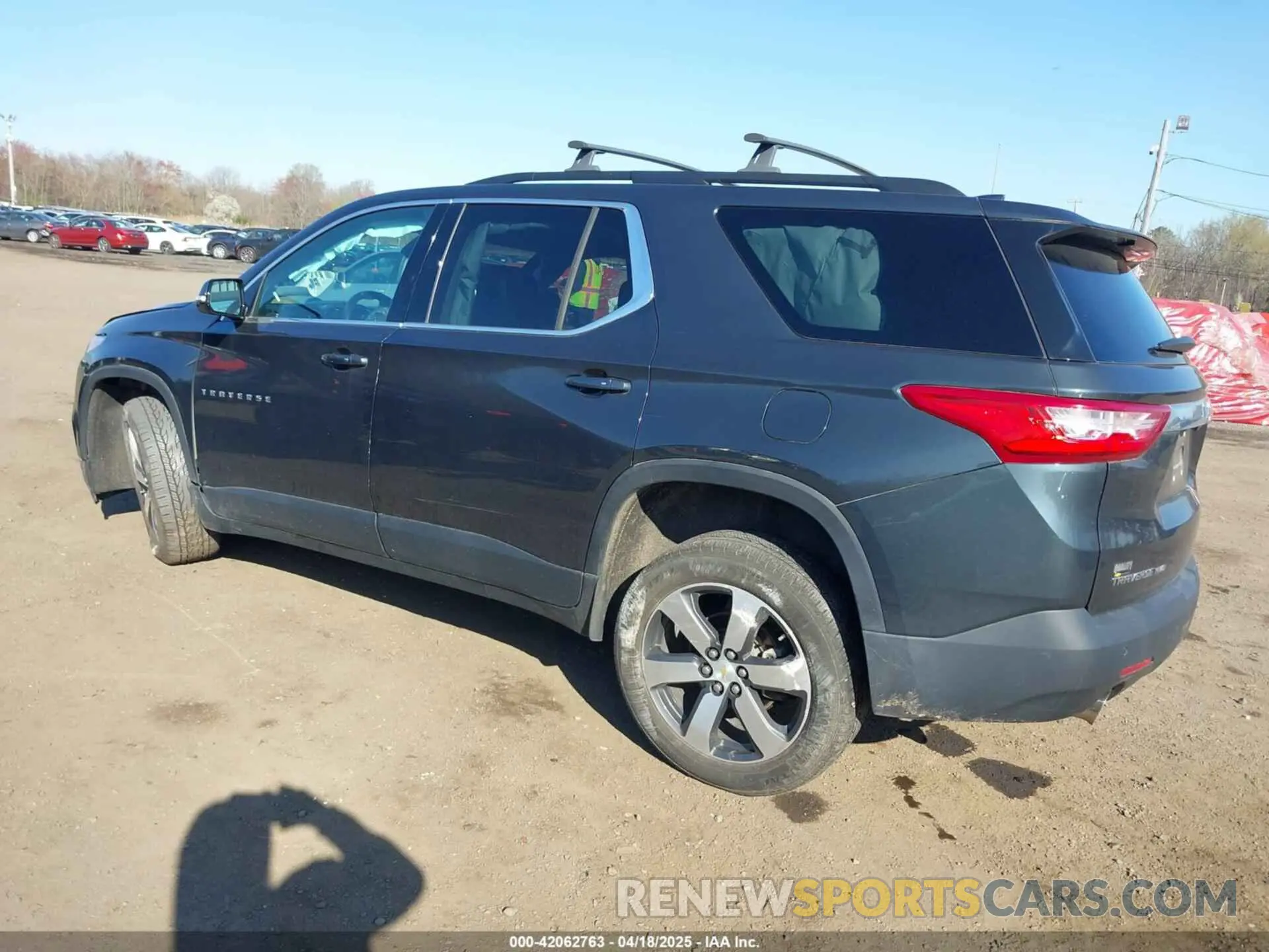 3 Photograph of a damaged car 1GNEVHKW4KJ138829 CHEVROLET TRAVERSE 2019