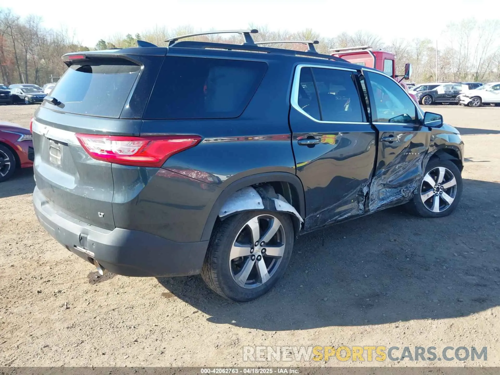 4 Photograph of a damaged car 1GNEVHKW4KJ138829 CHEVROLET TRAVERSE 2019