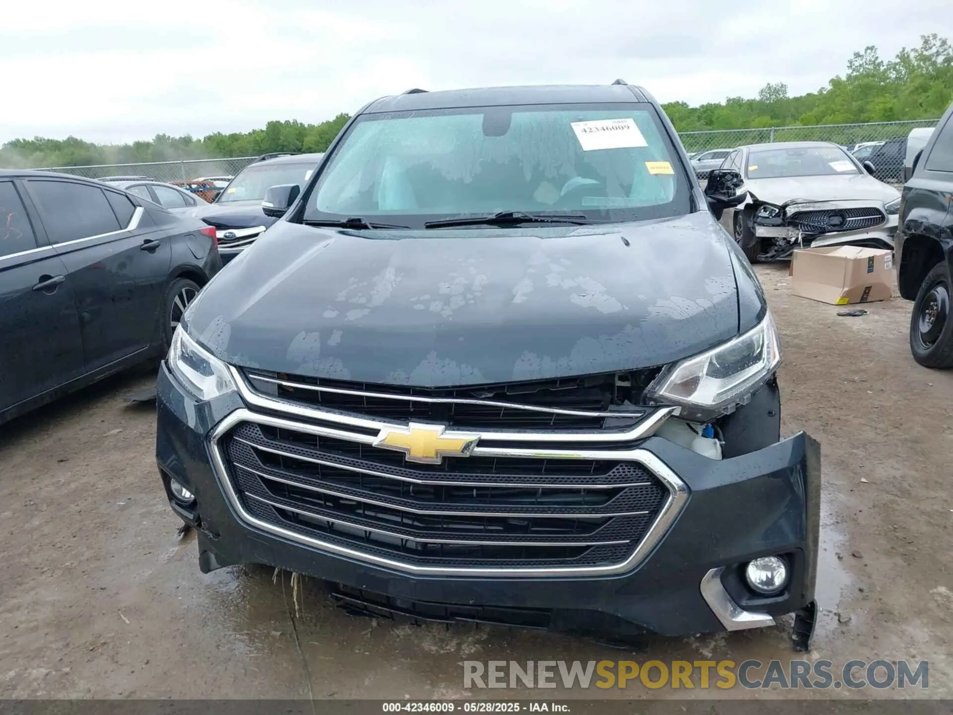 12 Photograph of a damaged car 1GNEVHKW5KJ158989 CHEVROLET TRAVERSE 2019