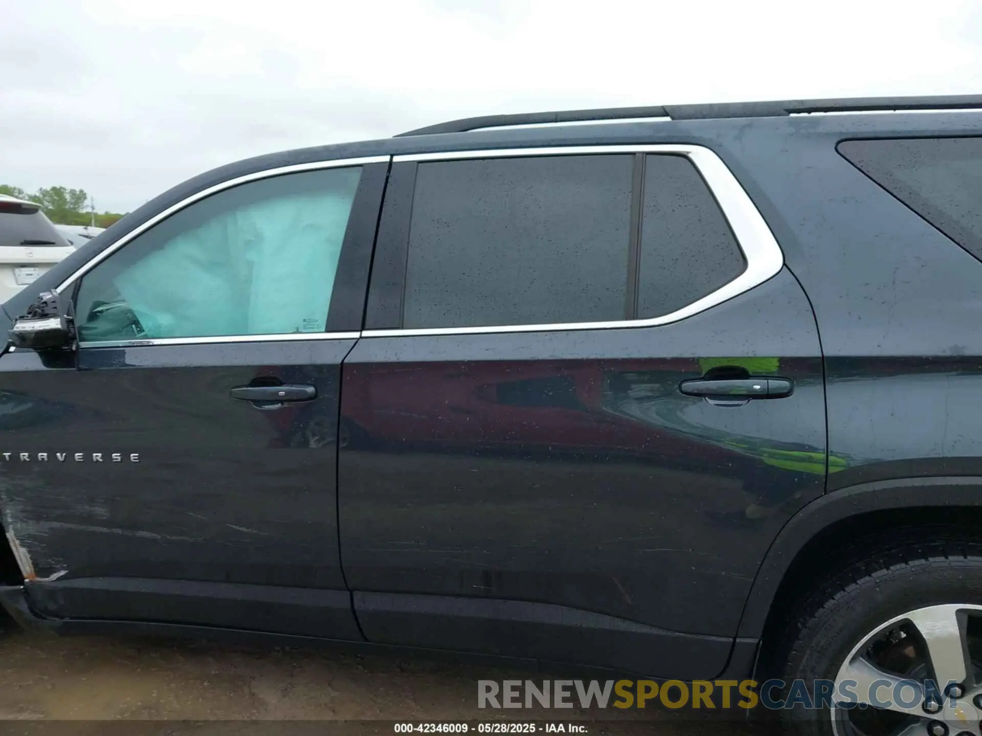 14 Photograph of a damaged car 1GNEVHKW5KJ158989 CHEVROLET TRAVERSE 2019