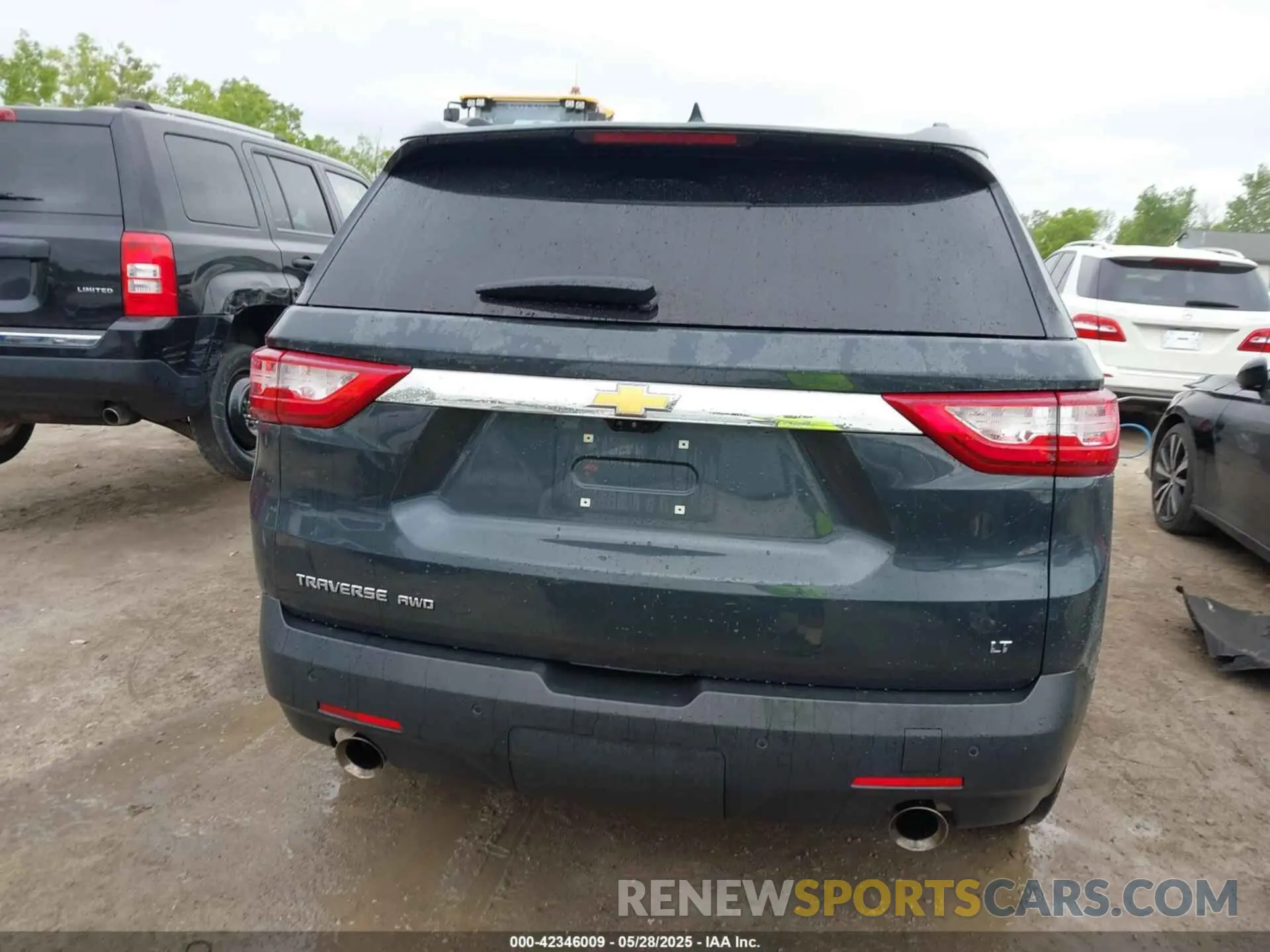 16 Photograph of a damaged car 1GNEVHKW5KJ158989 CHEVROLET TRAVERSE 2019