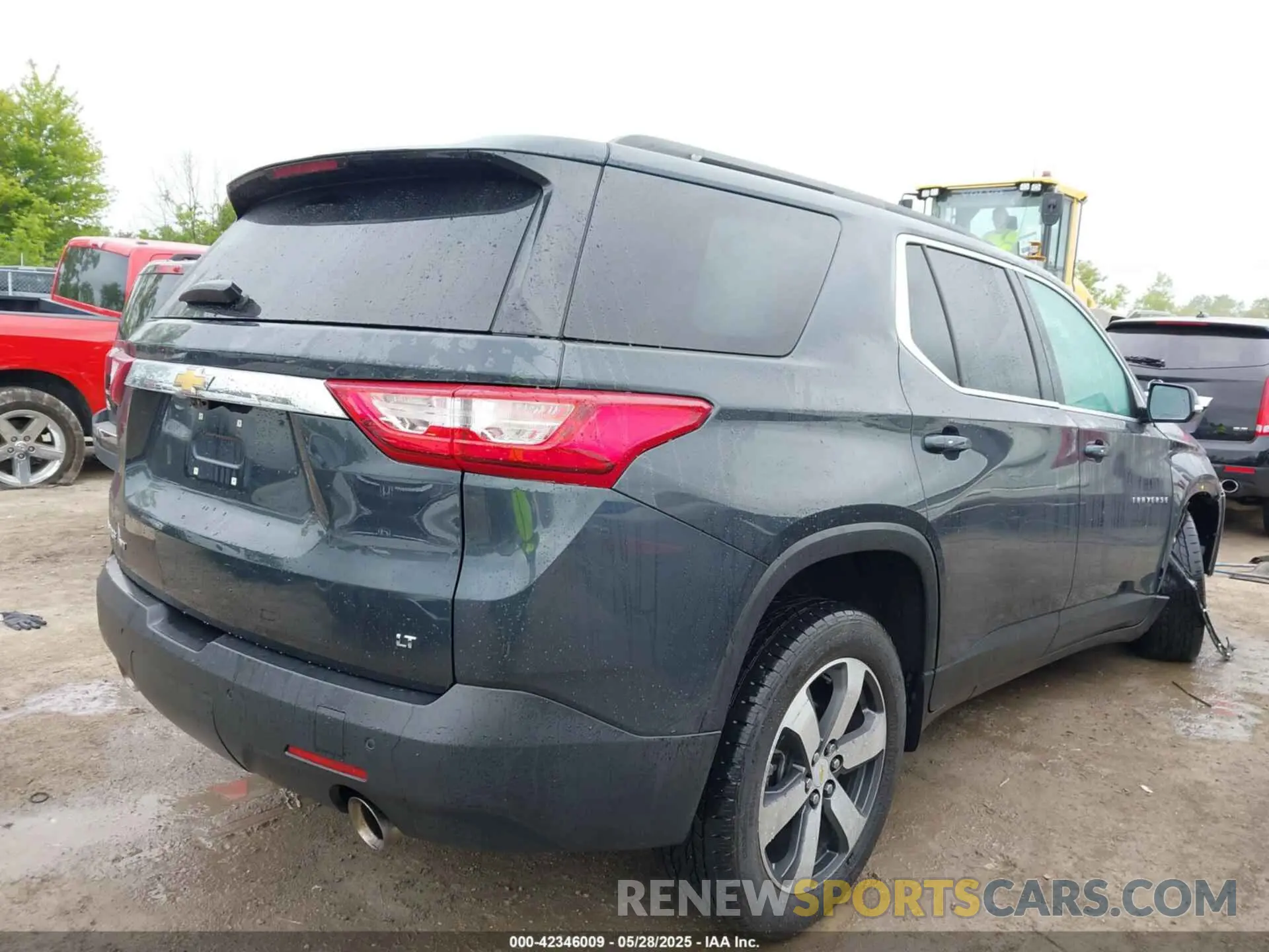 4 Photograph of a damaged car 1GNEVHKW5KJ158989 CHEVROLET TRAVERSE 2019