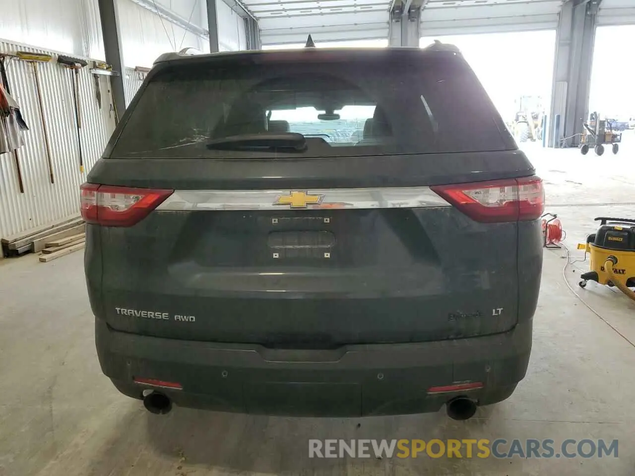 6 Photograph of a damaged car 1GNEVHKW5KJ182547 CHEVROLET TRAVERSE 2019