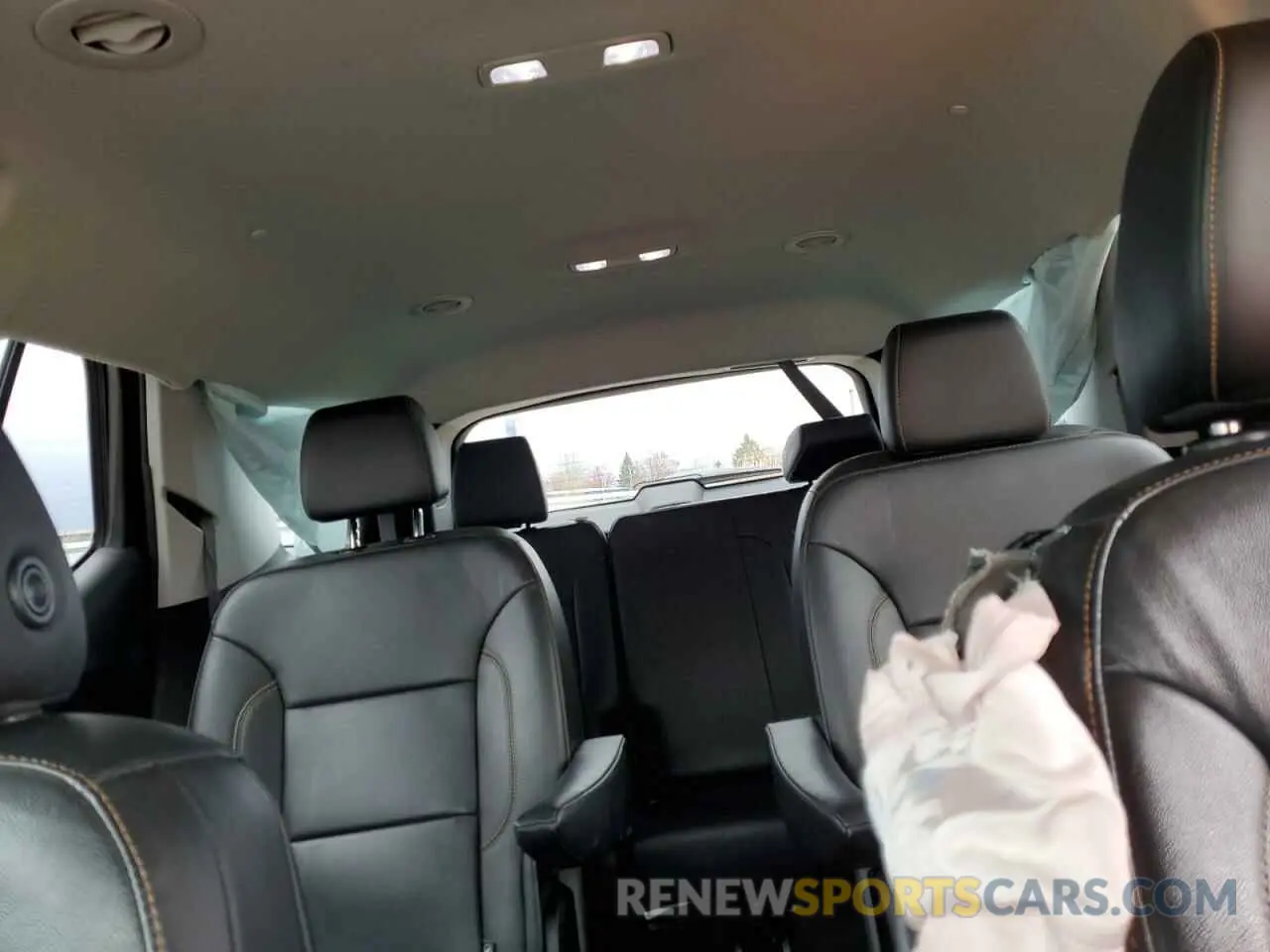 10 Photograph of a damaged car 1GNEVHKW5KJ315582 CHEVROLET TRAVERSE 2019