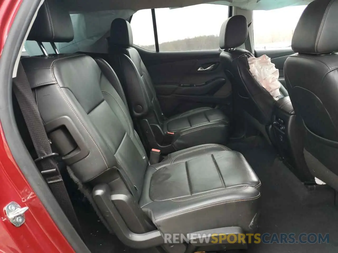 12 Photograph of a damaged car 1GNEVHKW5KJ315582 CHEVROLET TRAVERSE 2019