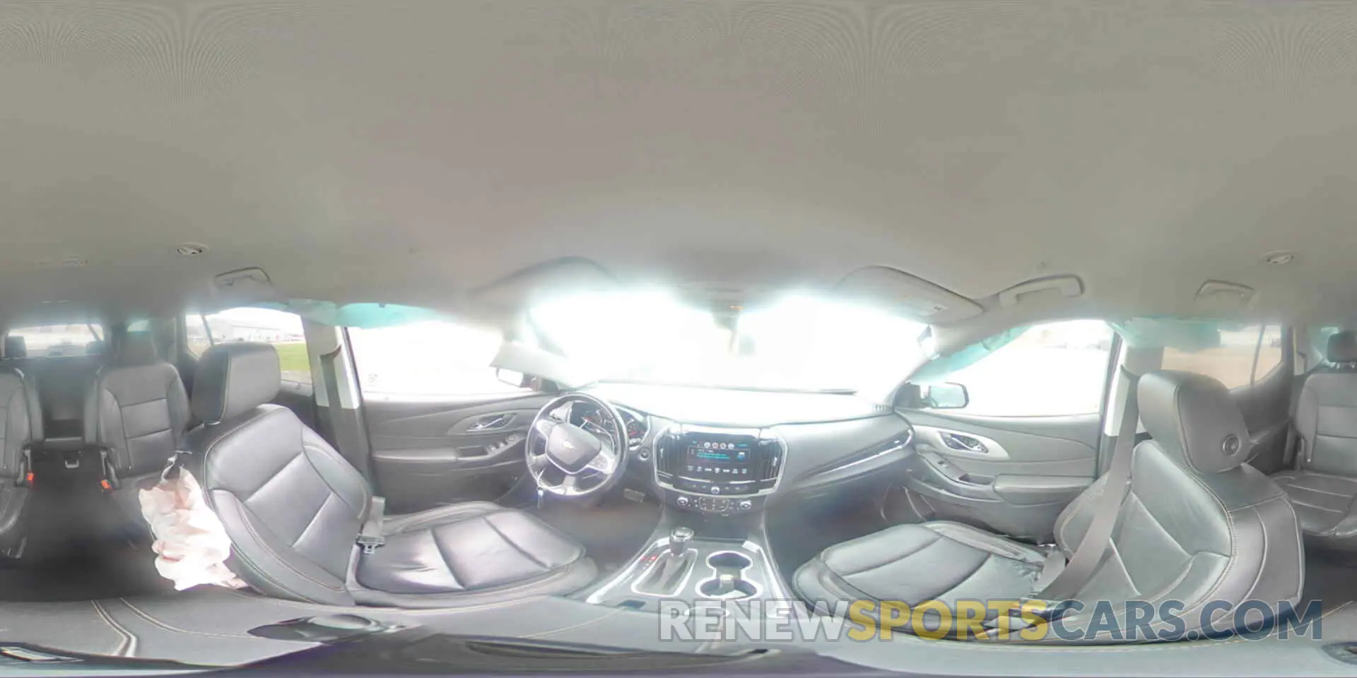 13 Photograph of a damaged car 1GNEVHKW5KJ315582 CHEVROLET TRAVERSE 2019