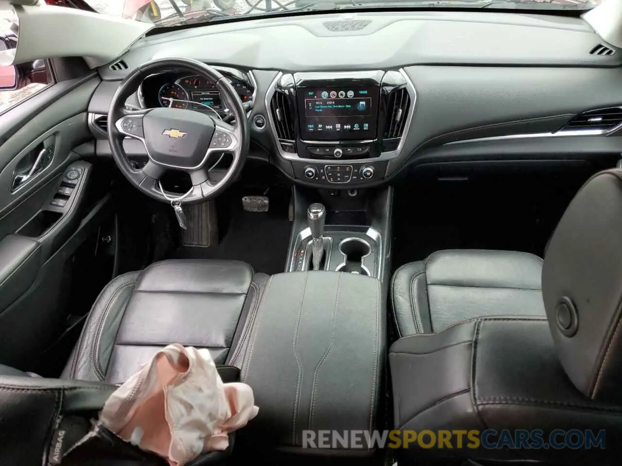 8 Photograph of a damaged car 1GNEVHKW5KJ315582 CHEVROLET TRAVERSE 2019