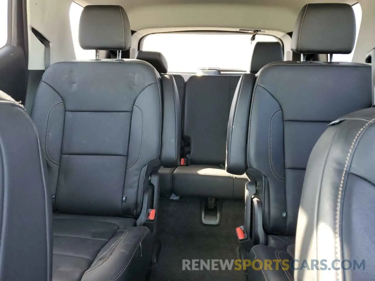10 Photograph of a damaged car 1GNEVHKW6KJ206760 CHEVROLET TRAVERSE 2019