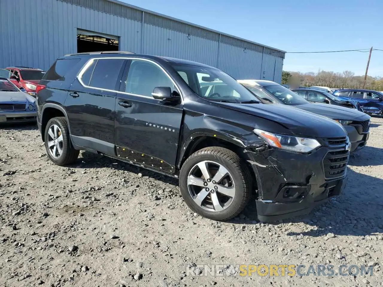 4 Photograph of a damaged car 1GNEVHKW6KJ206760 CHEVROLET TRAVERSE 2019