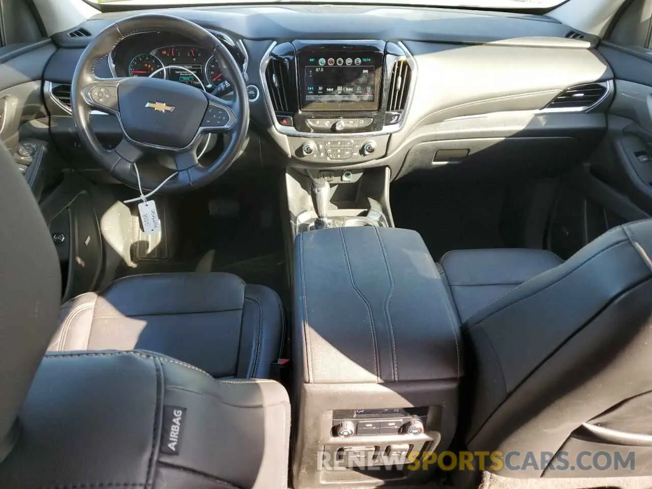 8 Photograph of a damaged car 1GNEVHKW6KJ206760 CHEVROLET TRAVERSE 2019