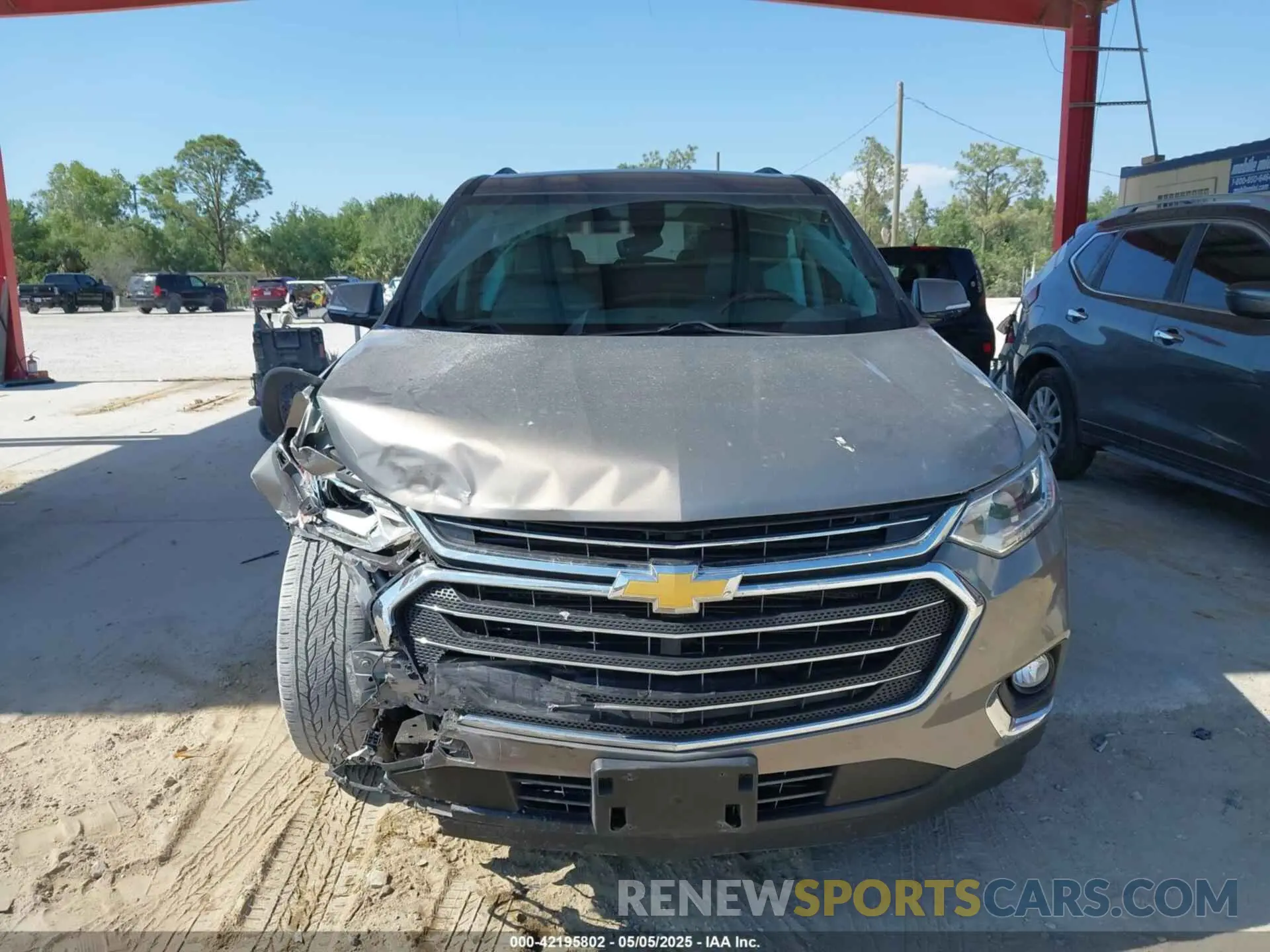 12 Photograph of a damaged car 1GNEVHKW6KJ209643 CHEVROLET TRAVERSE 2019