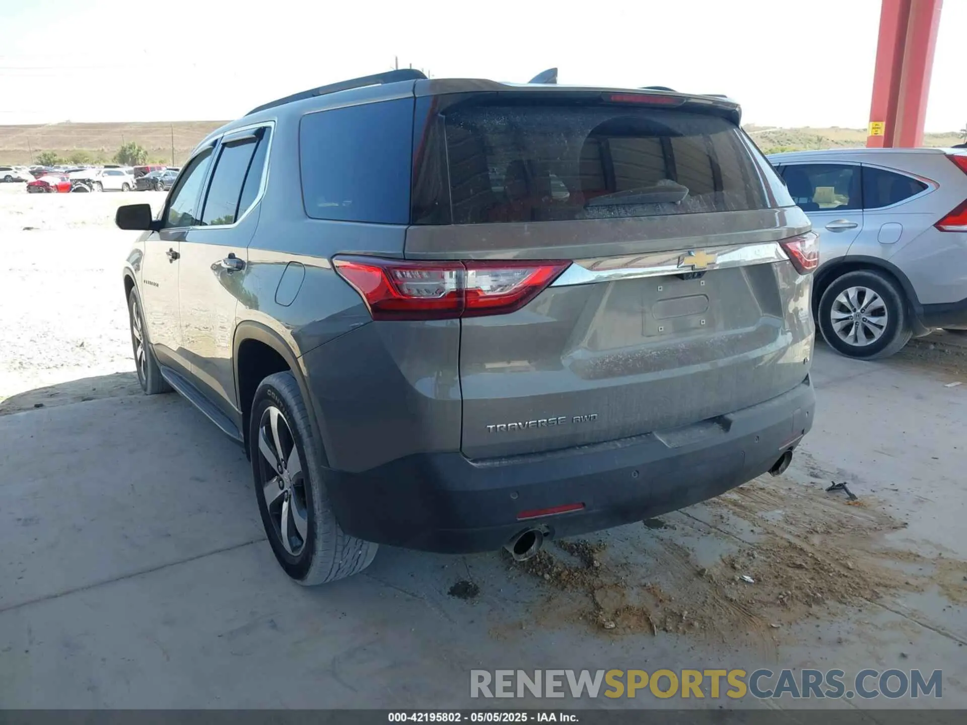 3 Photograph of a damaged car 1GNEVHKW6KJ209643 CHEVROLET TRAVERSE 2019