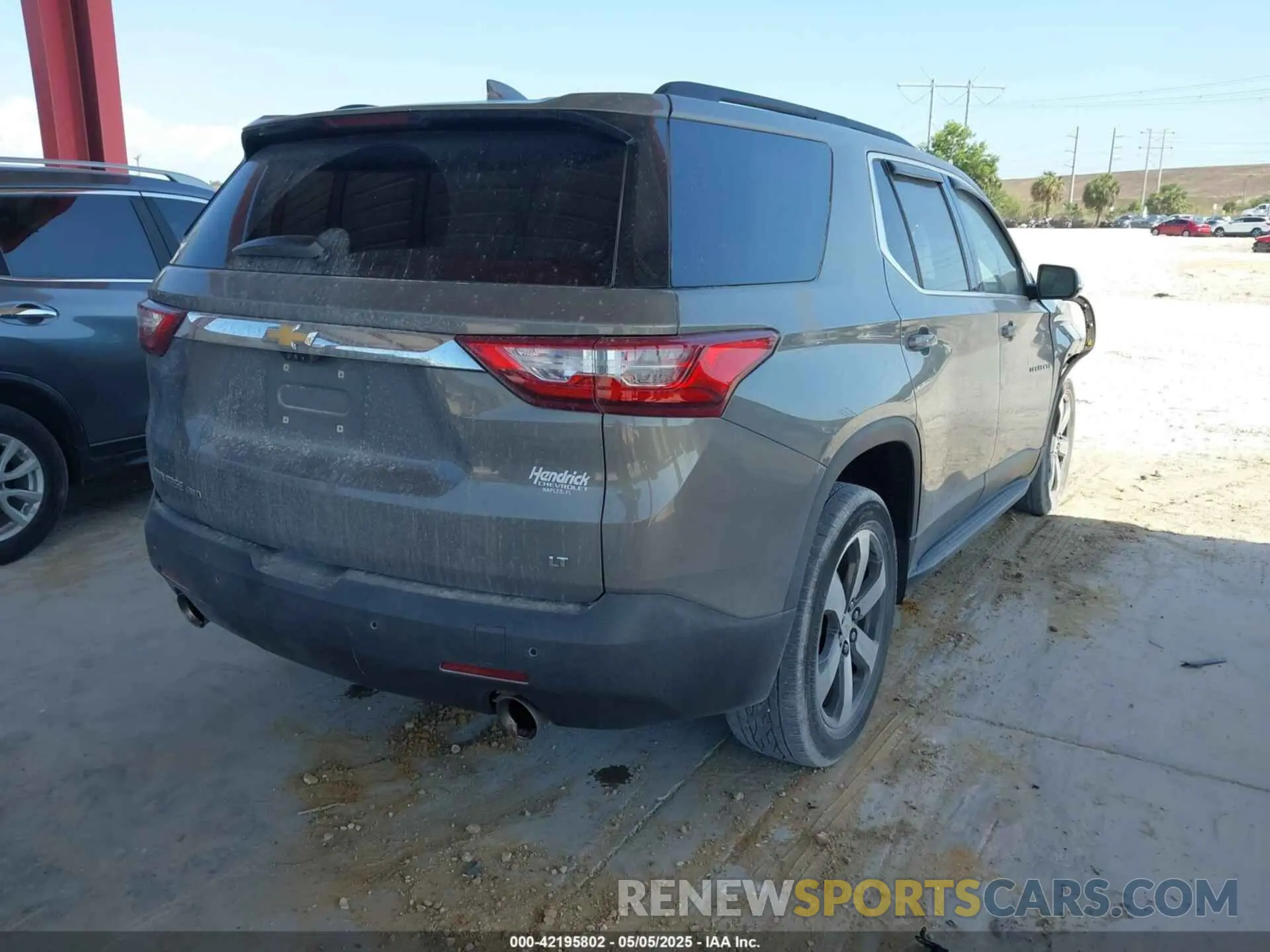 4 Photograph of a damaged car 1GNEVHKW6KJ209643 CHEVROLET TRAVERSE 2019