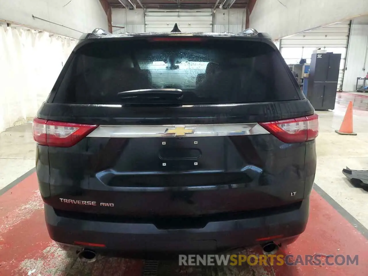 6 Photograph of a damaged car 1GNEVHKW7KJ159660 CHEVROLET TRAVERSE 2019